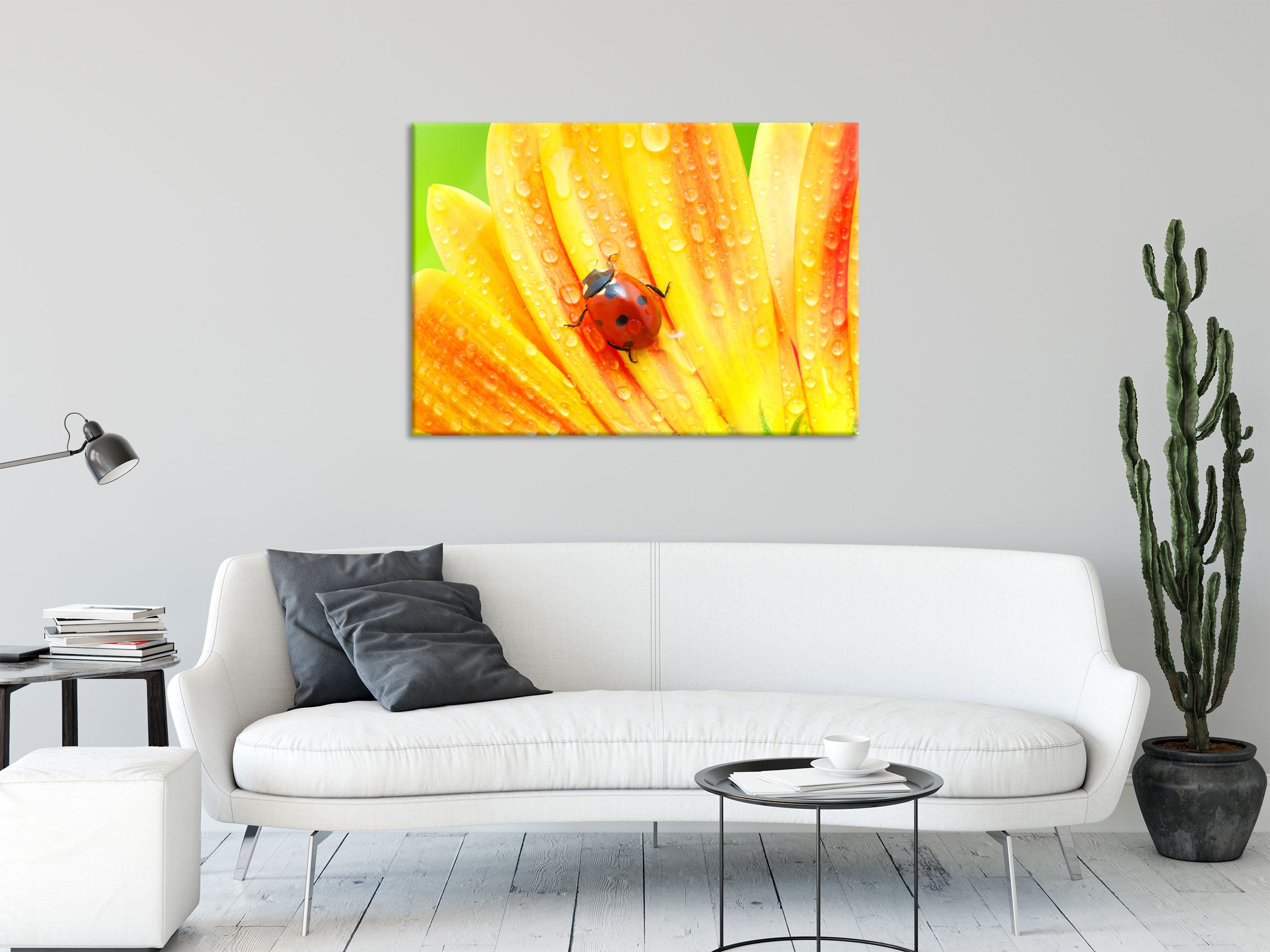 Marienkäfer auf gelber Blume, Glasbild