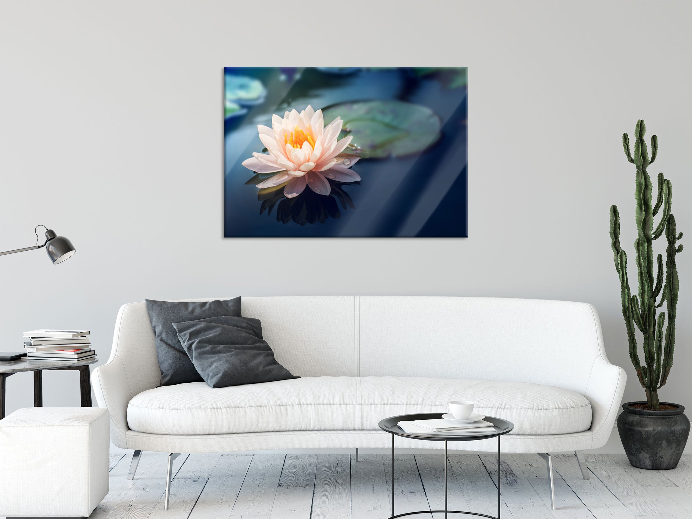 Eine rosa Lotusblume in Teich, Glasbild