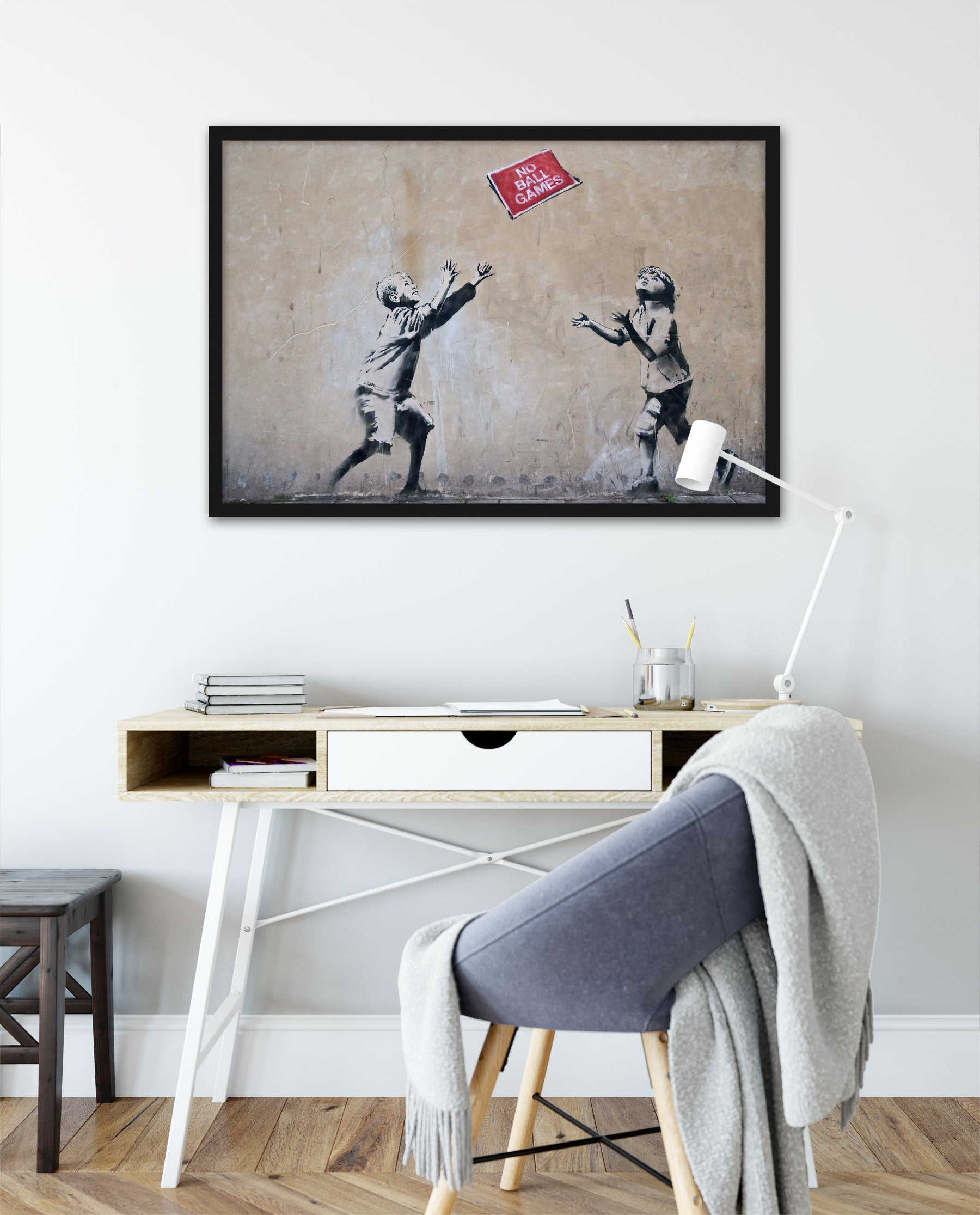 Banksy - No Balls Game , Poster im Rahmen