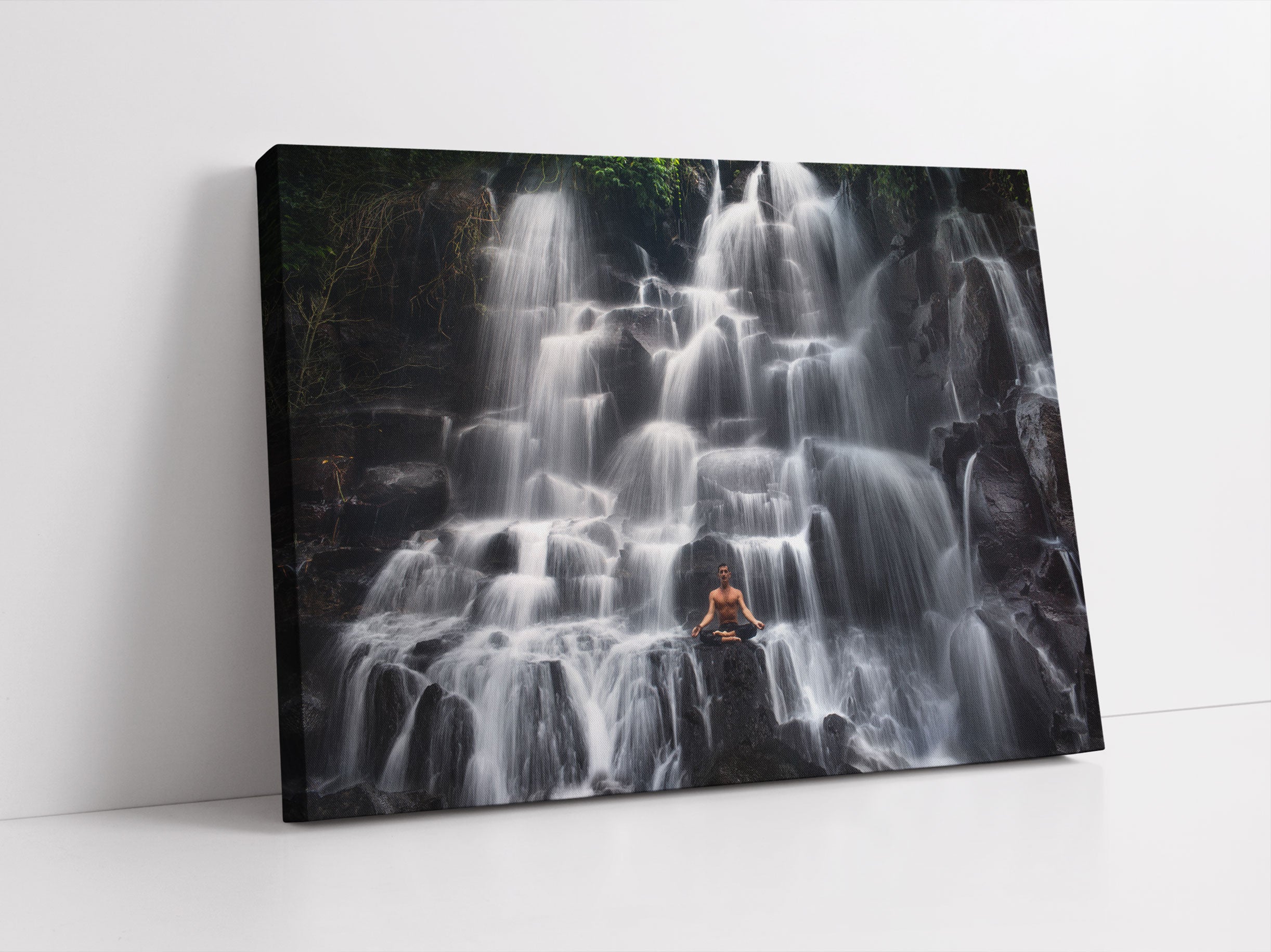 Yoga am Wasserfall in Bali Leinwandbild Studio