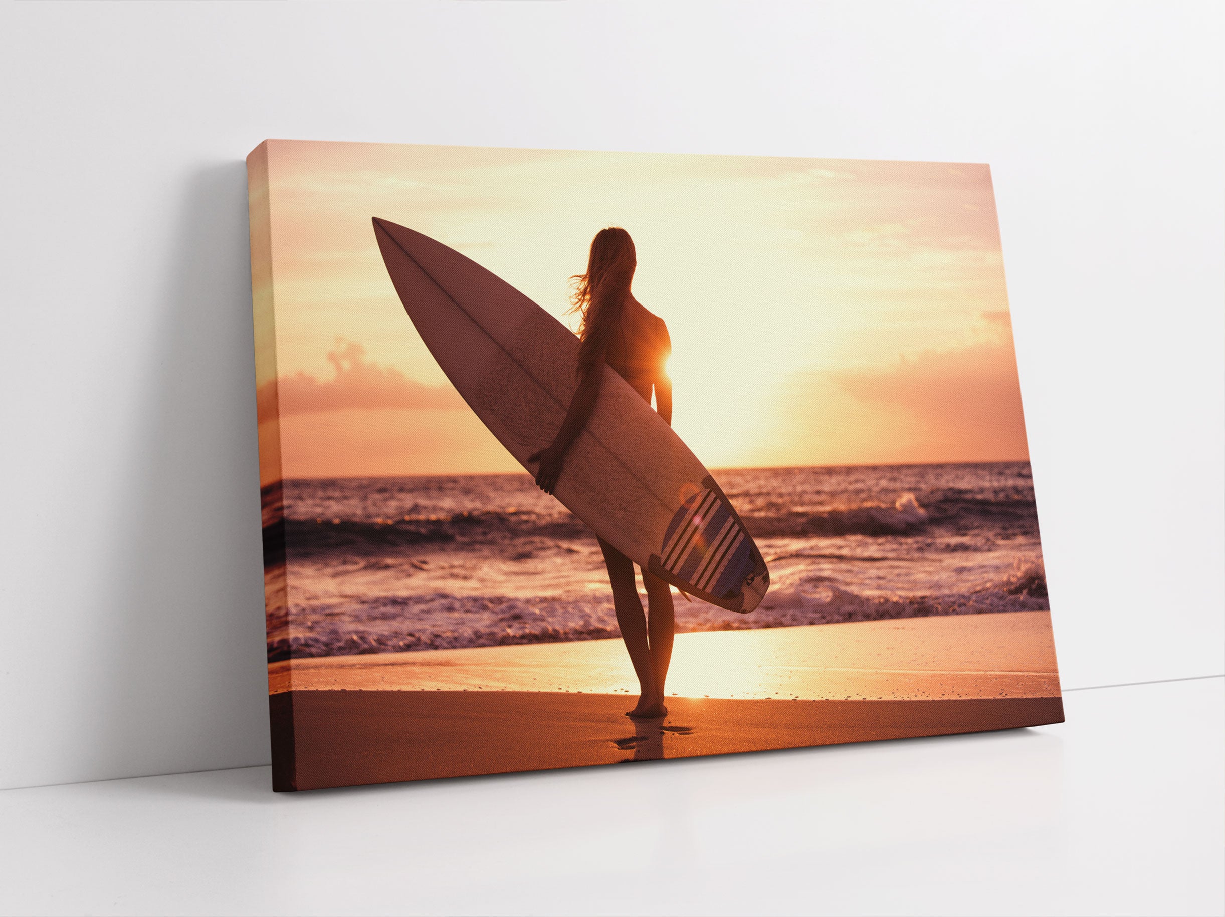 Surferin vor Sonnenuntergang Leinwandbild Studio