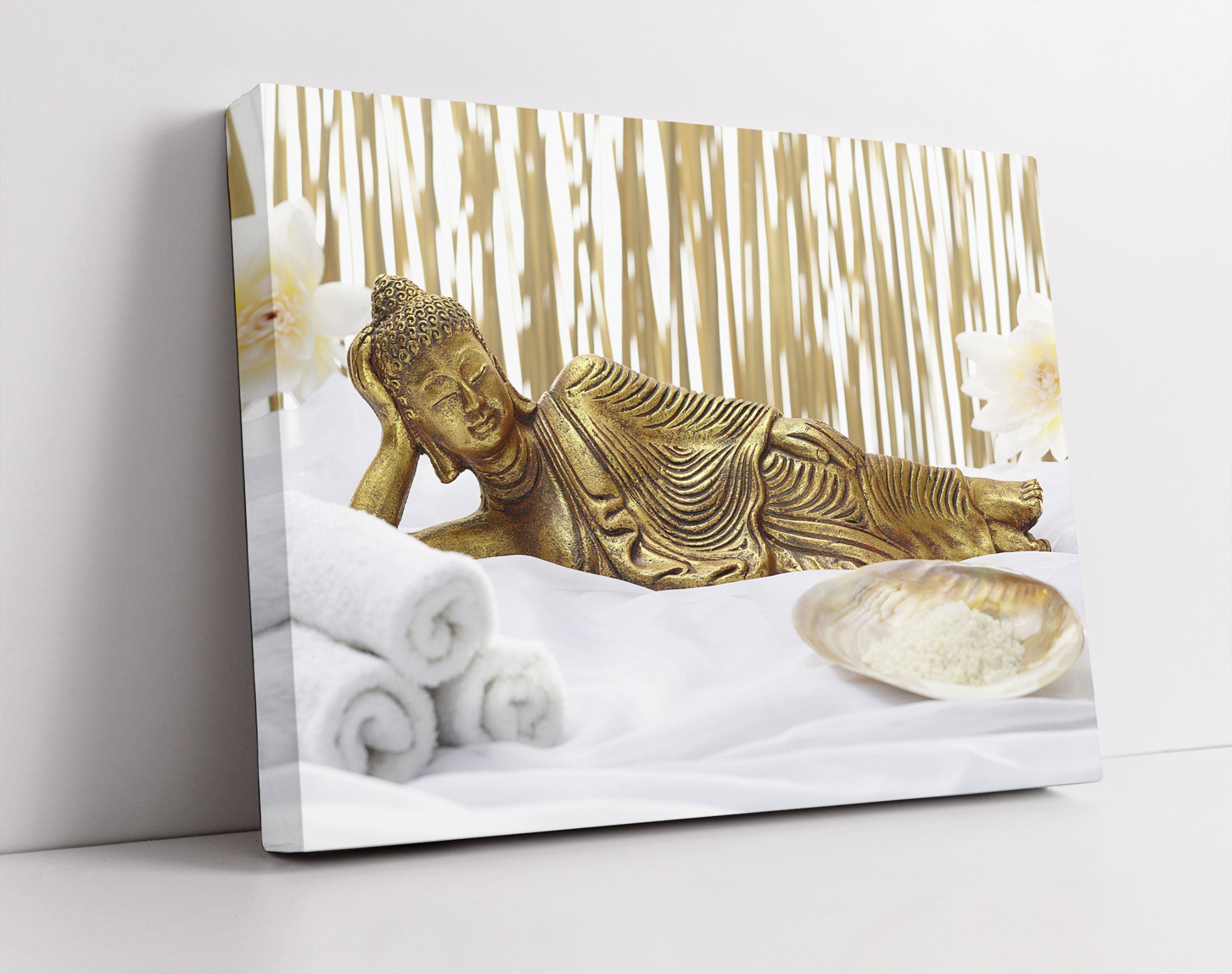 goldener Buddha auf Handtuch - Leinwandbild