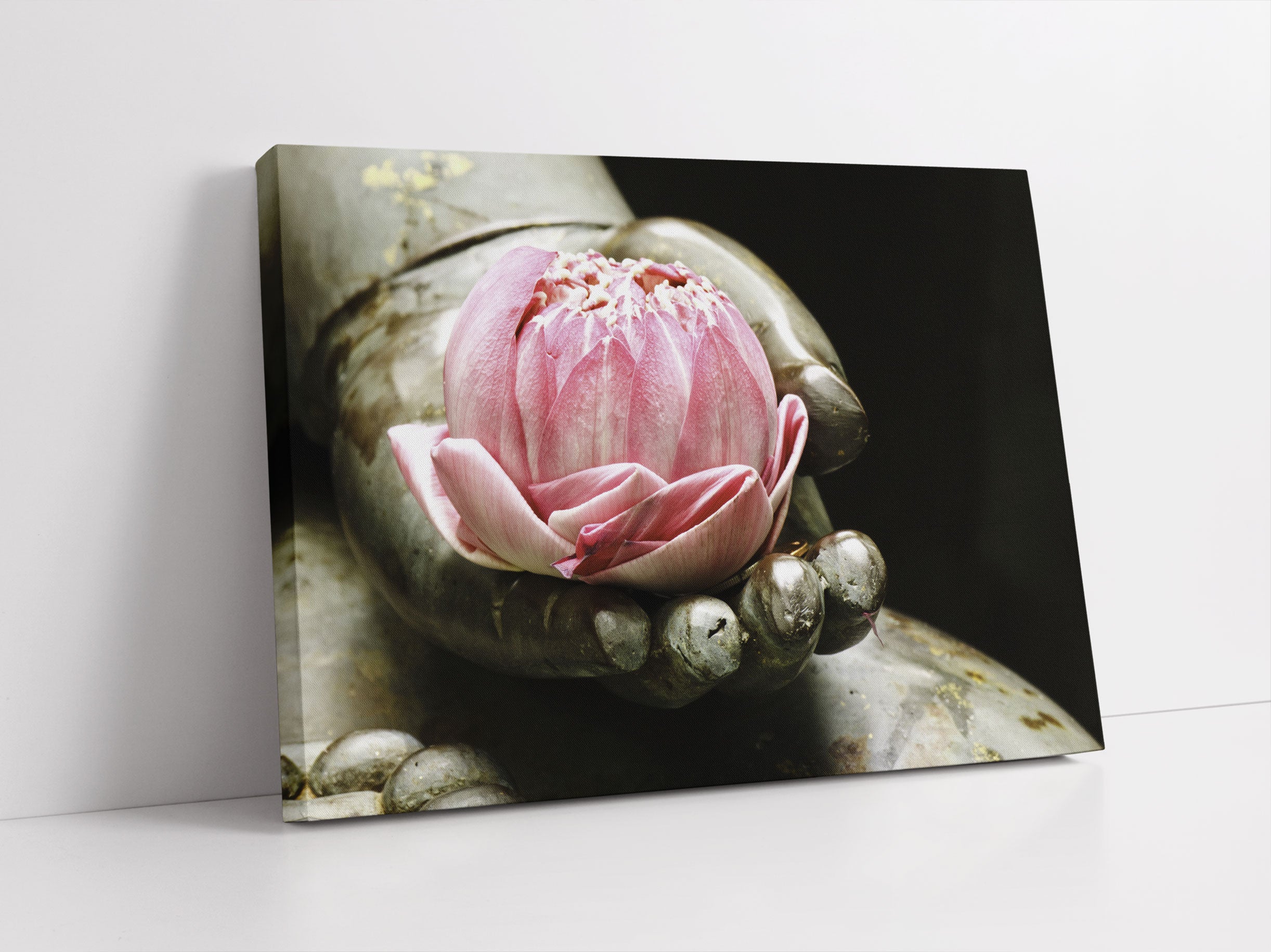 Lotus auf der Hand eines Buddhas Leinwandbild Studio