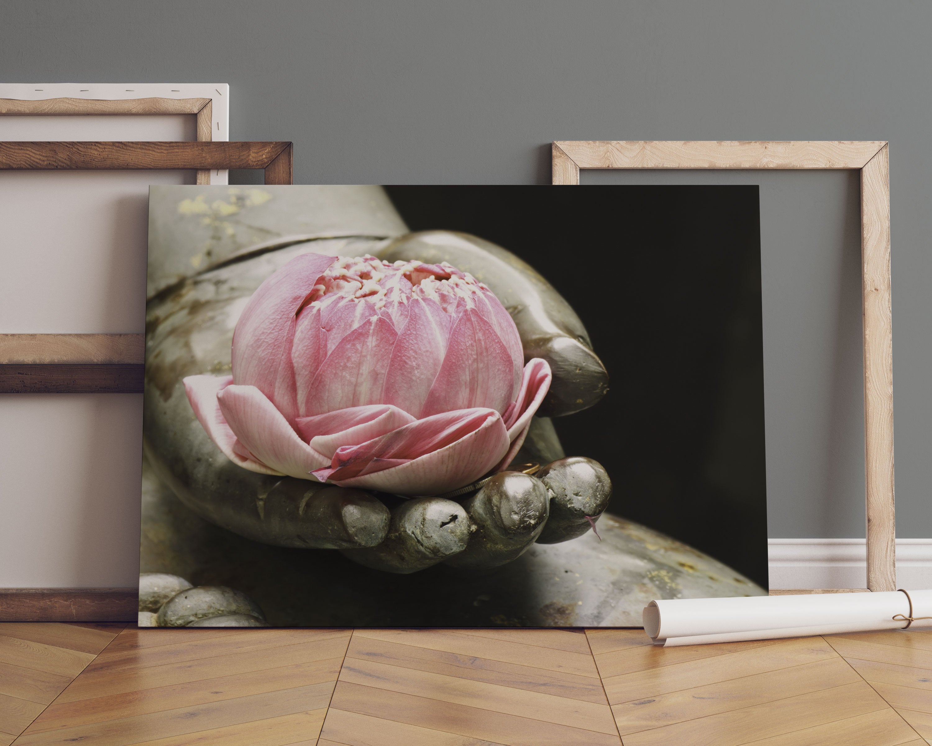 Lotus auf der Hand eines Buddhas Leinwandbild Sofa