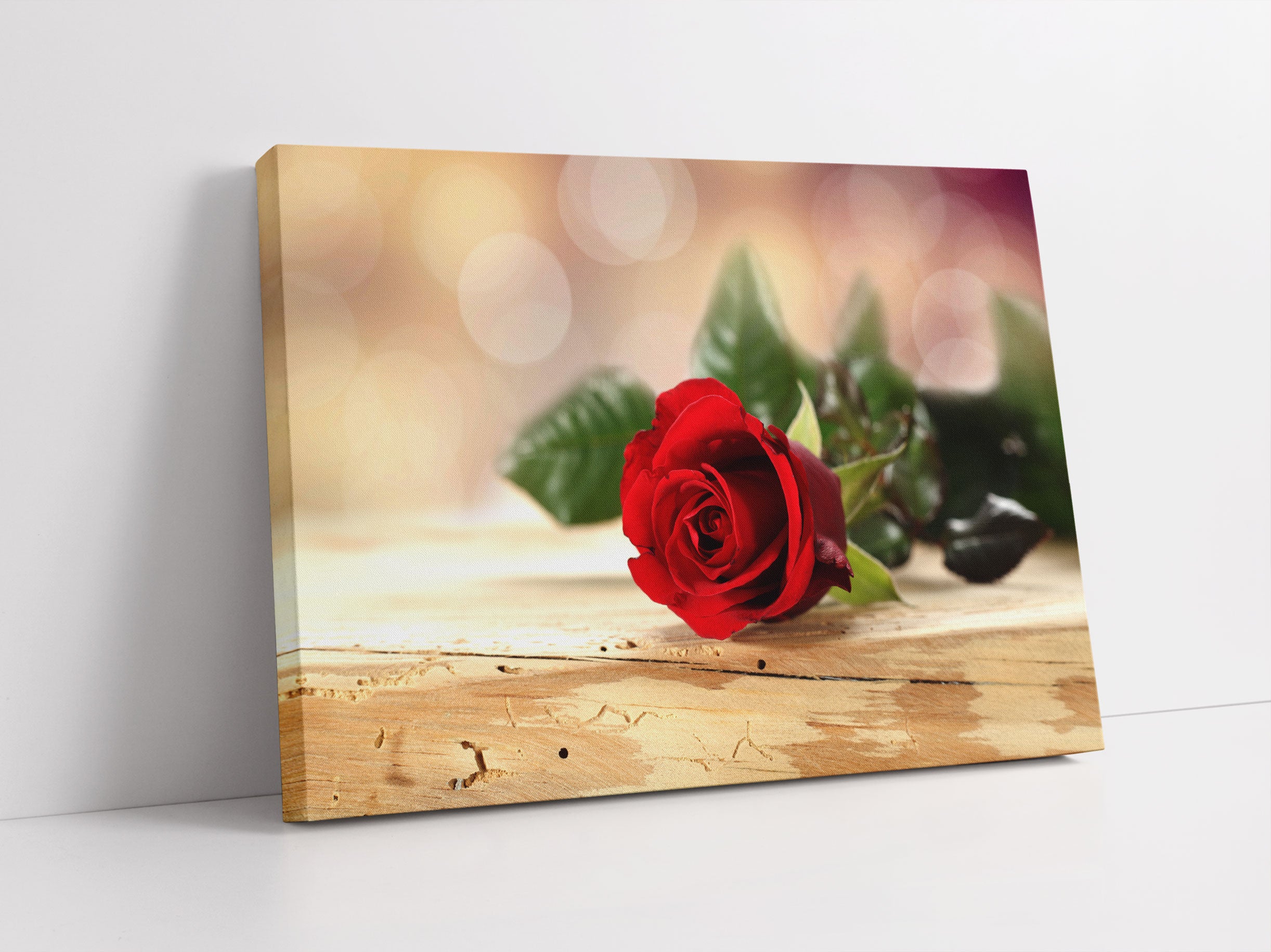 Rose auf Holztisch Leinwandbild Studio