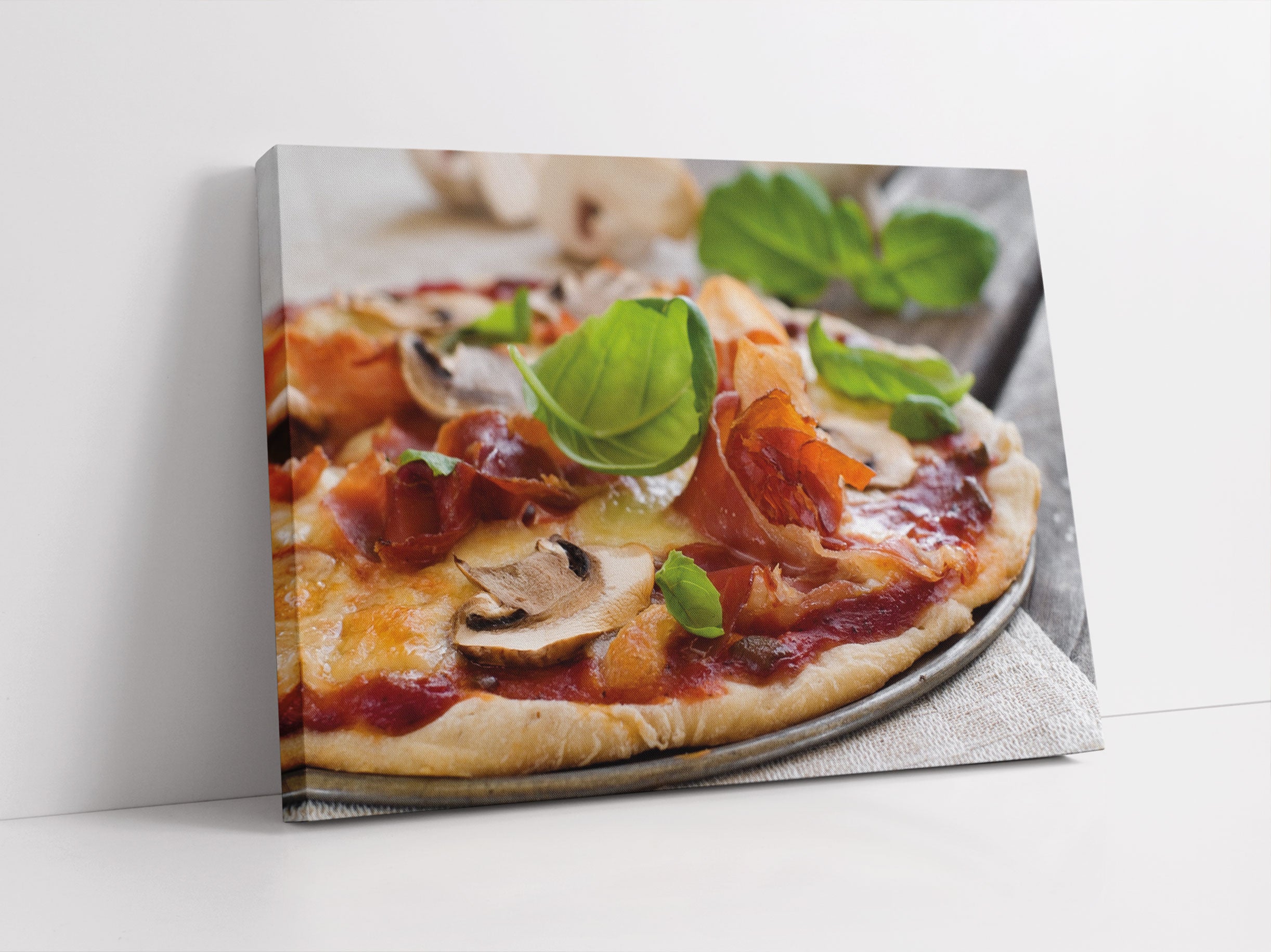 Pizza mit Schinken und Pilzen Leinwandbild Studio