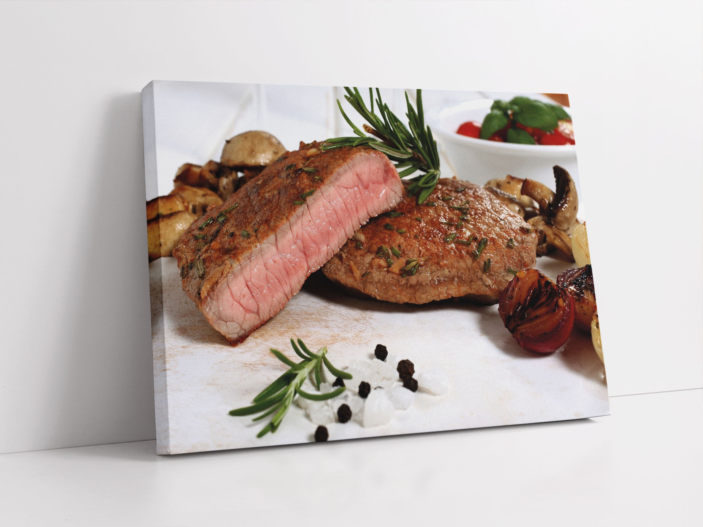 Saftiges Steak Medium Leinwandbild Studio