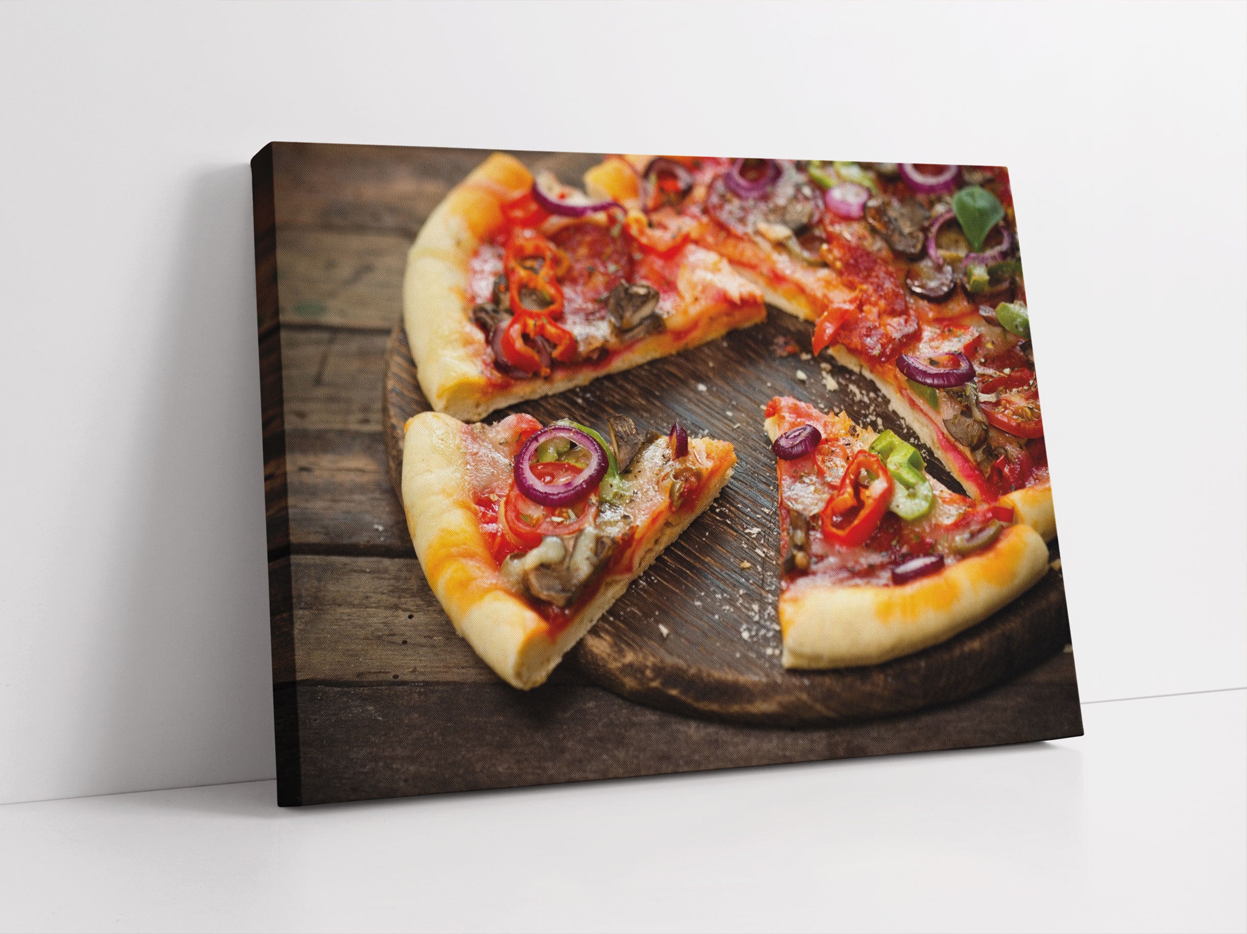 Leckere Pizza auf Holztisch Leinwandbild Studio