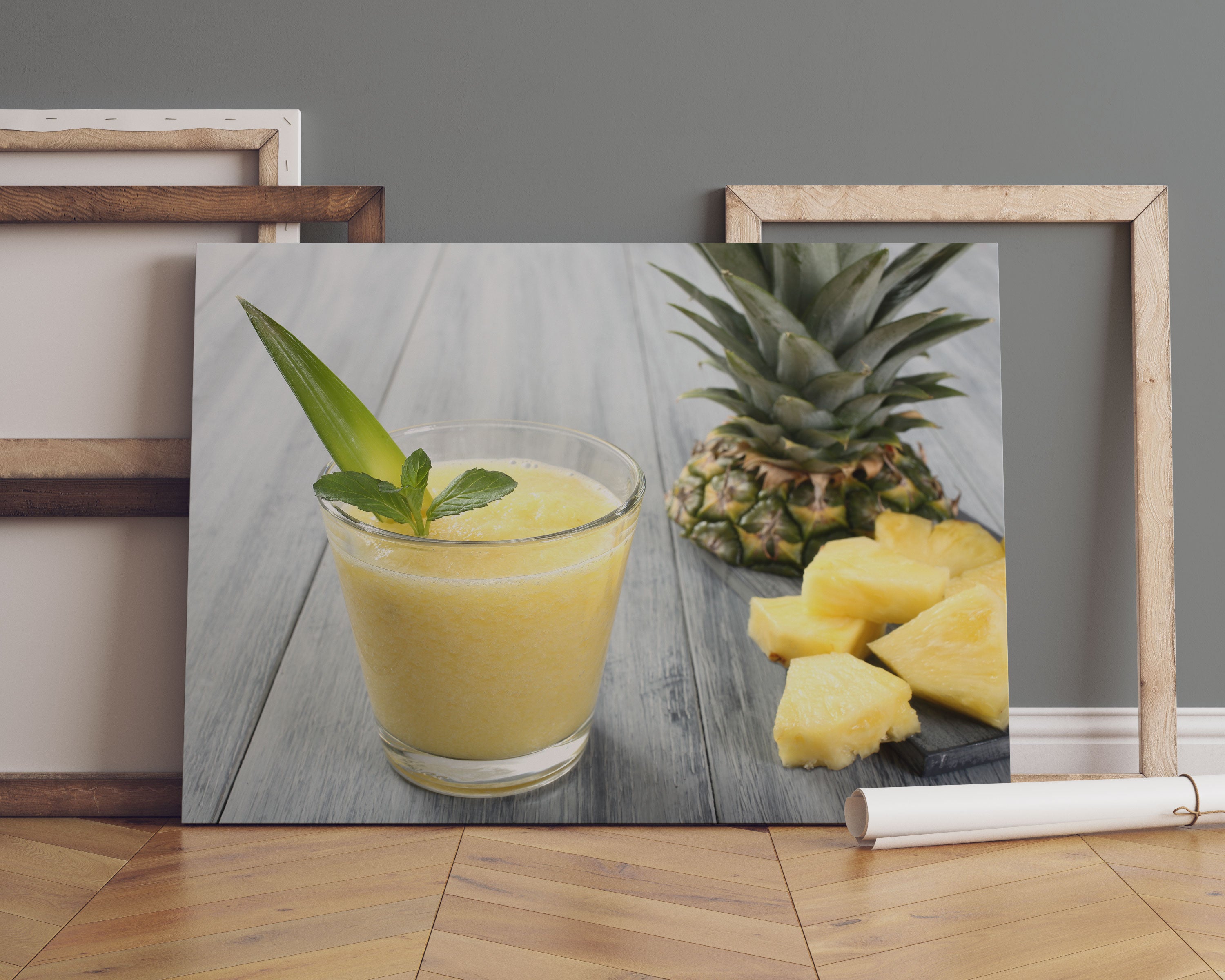 Ananas Cocktail auf Holztisch Leinwandbild Sofa