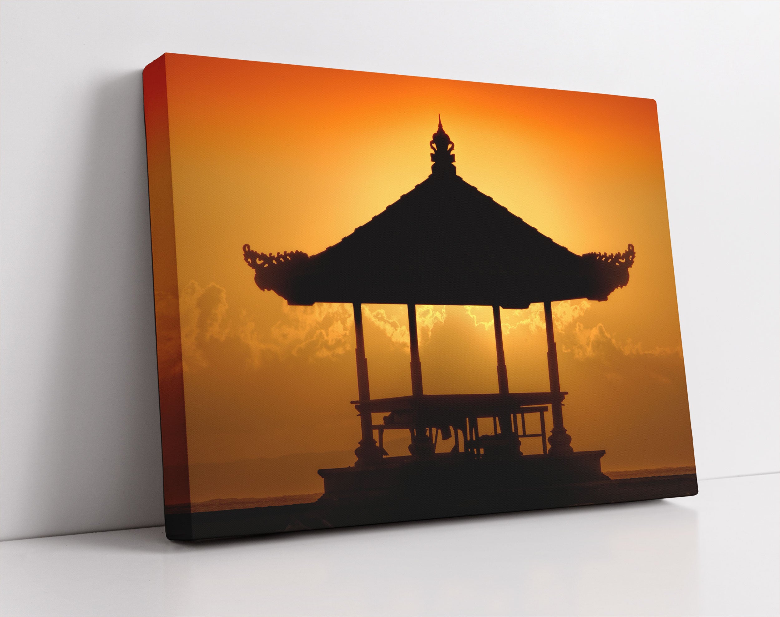 Pagode in Bali im Sonnenuntergang - Leinwandbild