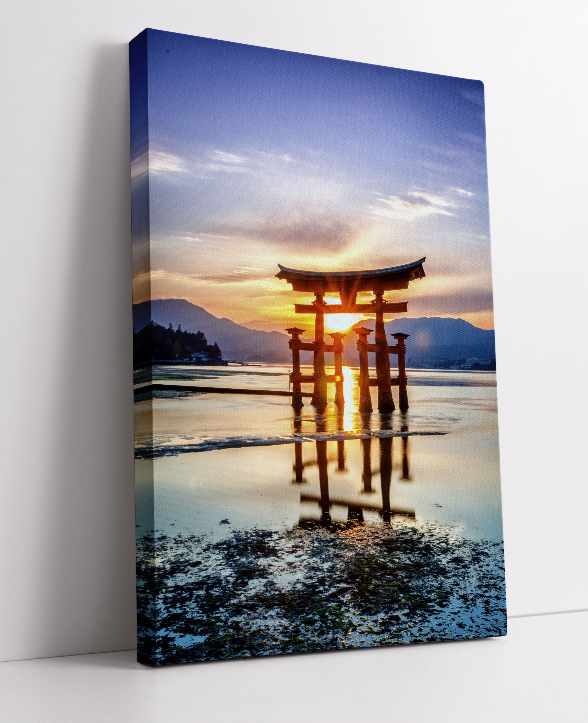 Torii Gate in Miyajima Japan Leinwandbild Studio