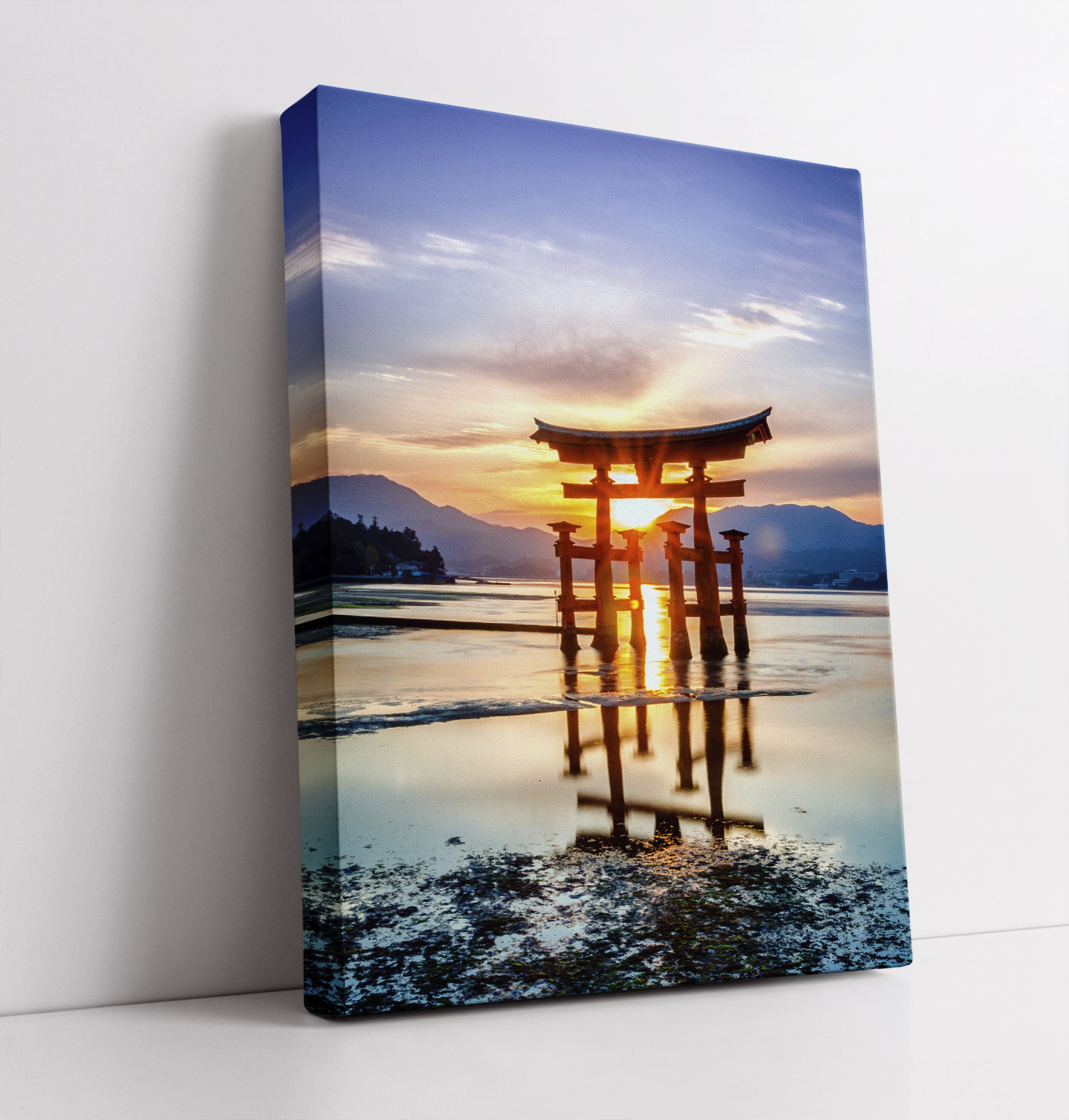 Torii Gate in Miyajima Japan - Leinwandbild