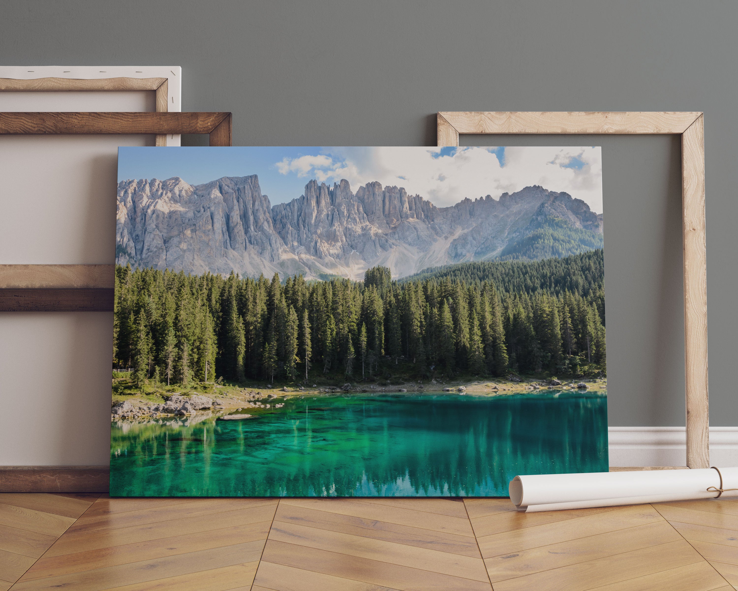 Wunderschöner klarer Bergsee Leinwandbild Sofa