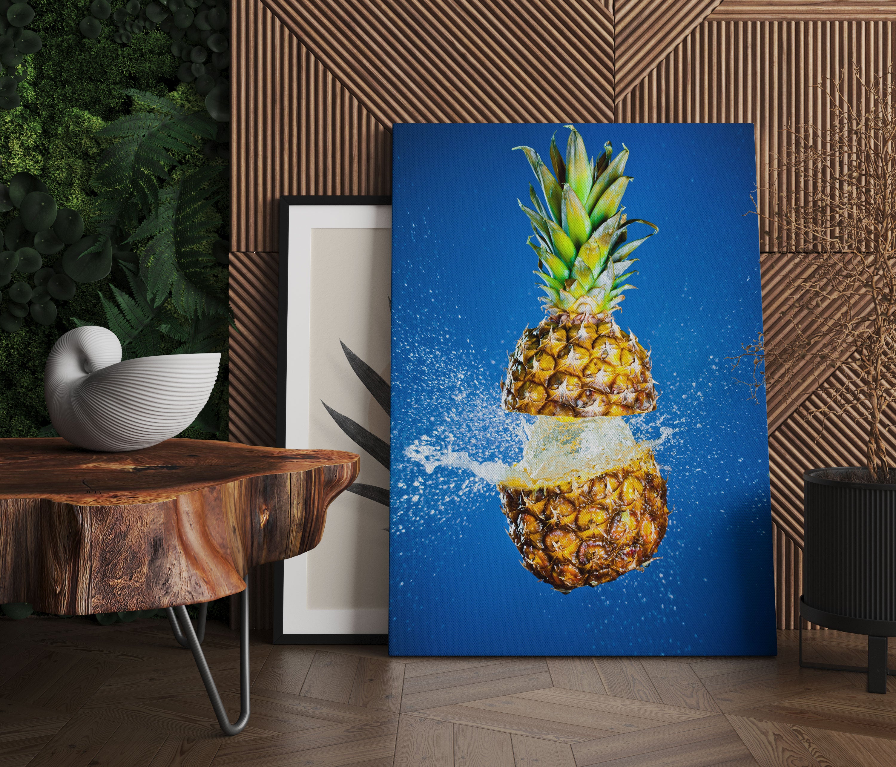 Ananas mit Wasser bespritzt Leinwandbild Regal