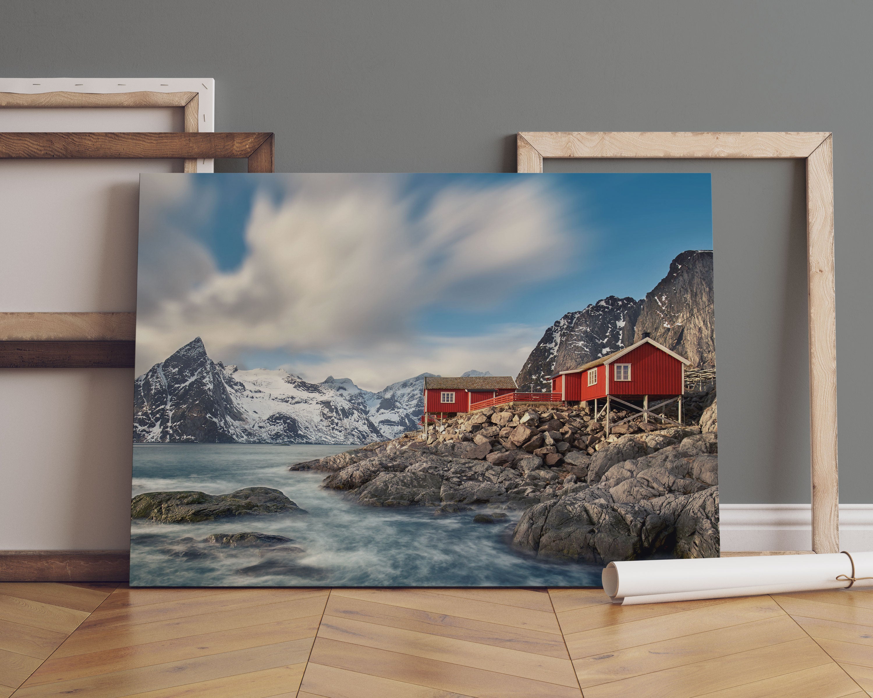 Einsames rotes Haus am Meer in Norwegen Leinwandbild Sofa