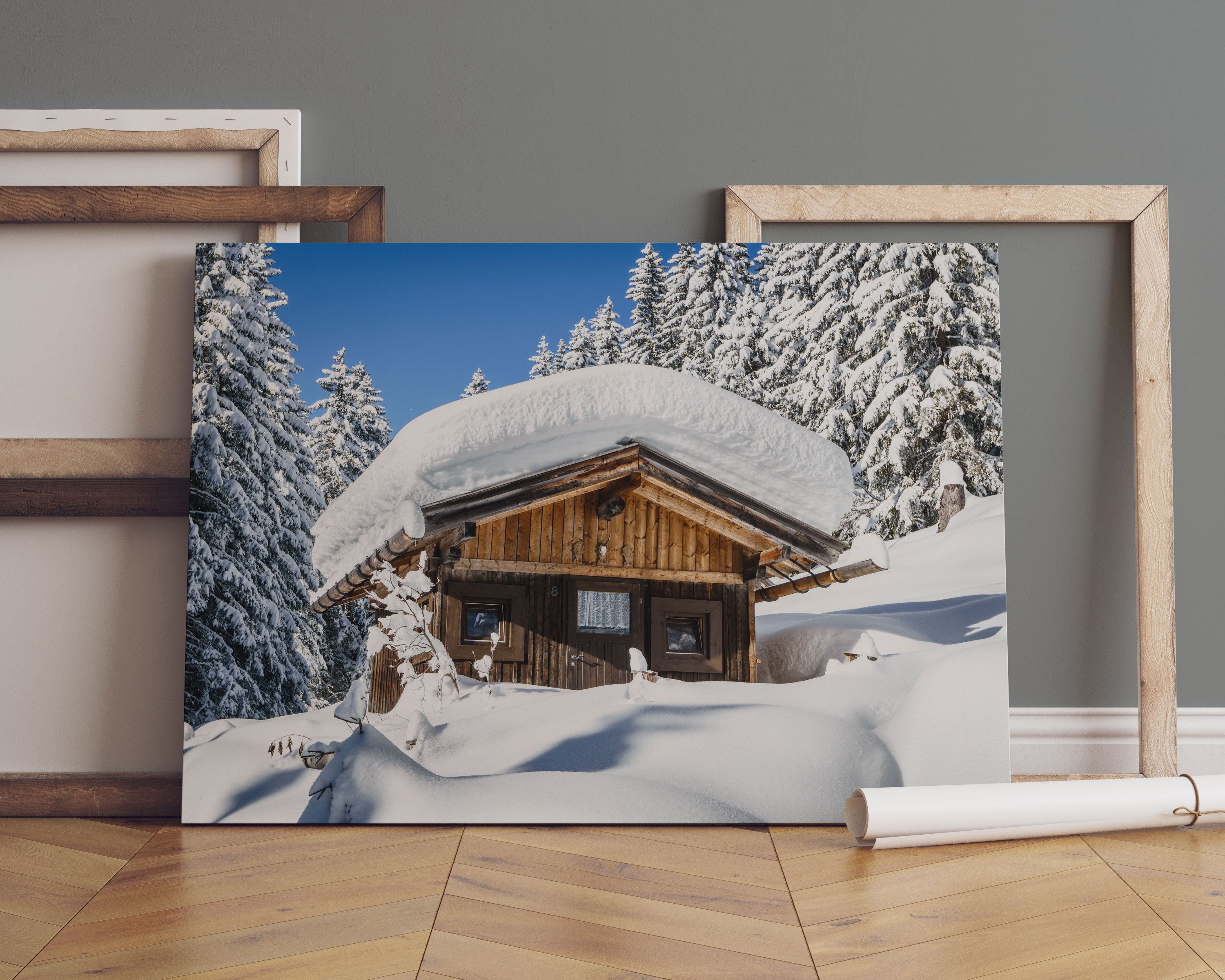 Verschneite Skihütte in Alpenwald Leinwandbild Sofa