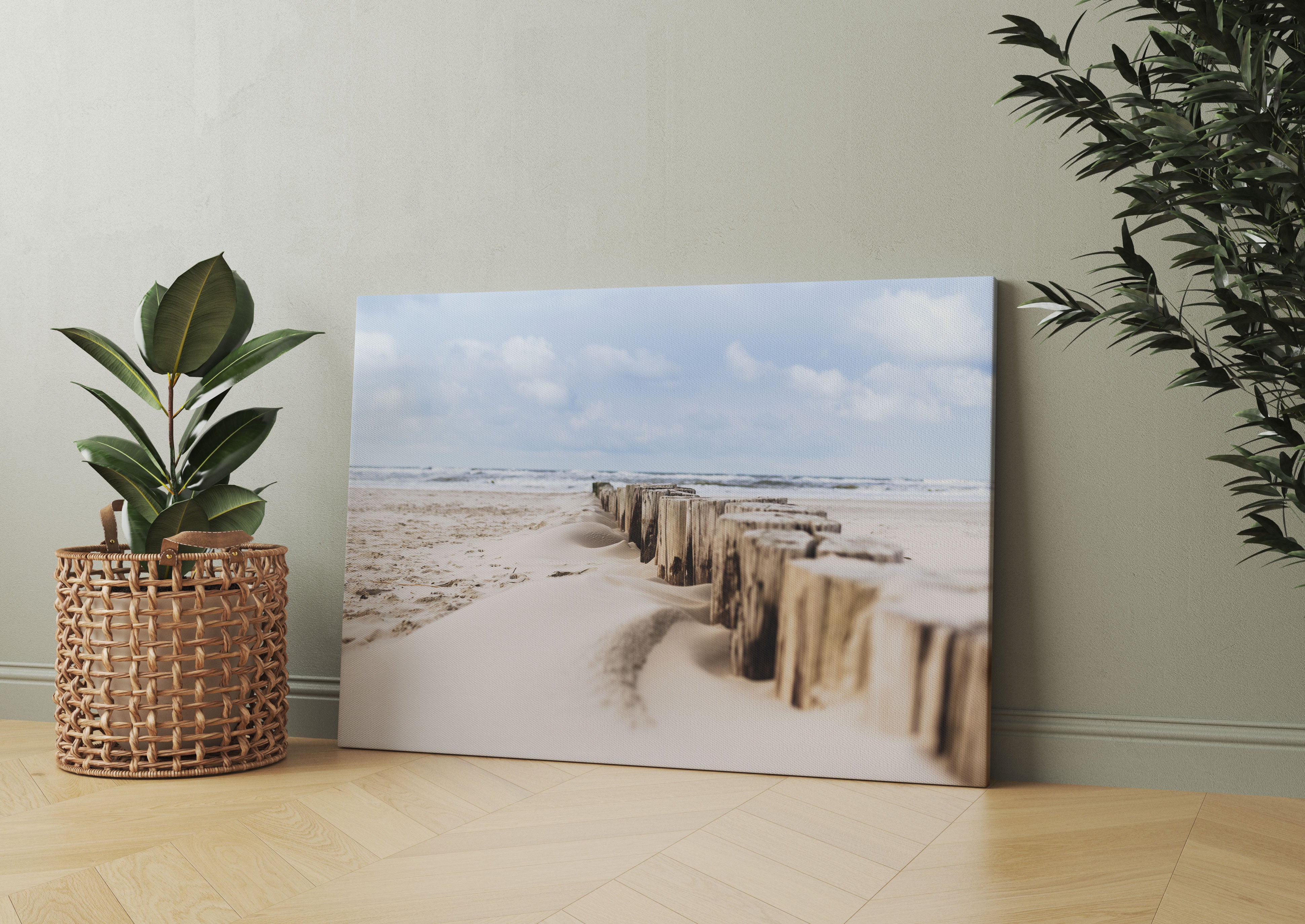 Nahaufnahme Steg aus Holzpföcken am Meer Leinwandbild Wohnzimmer