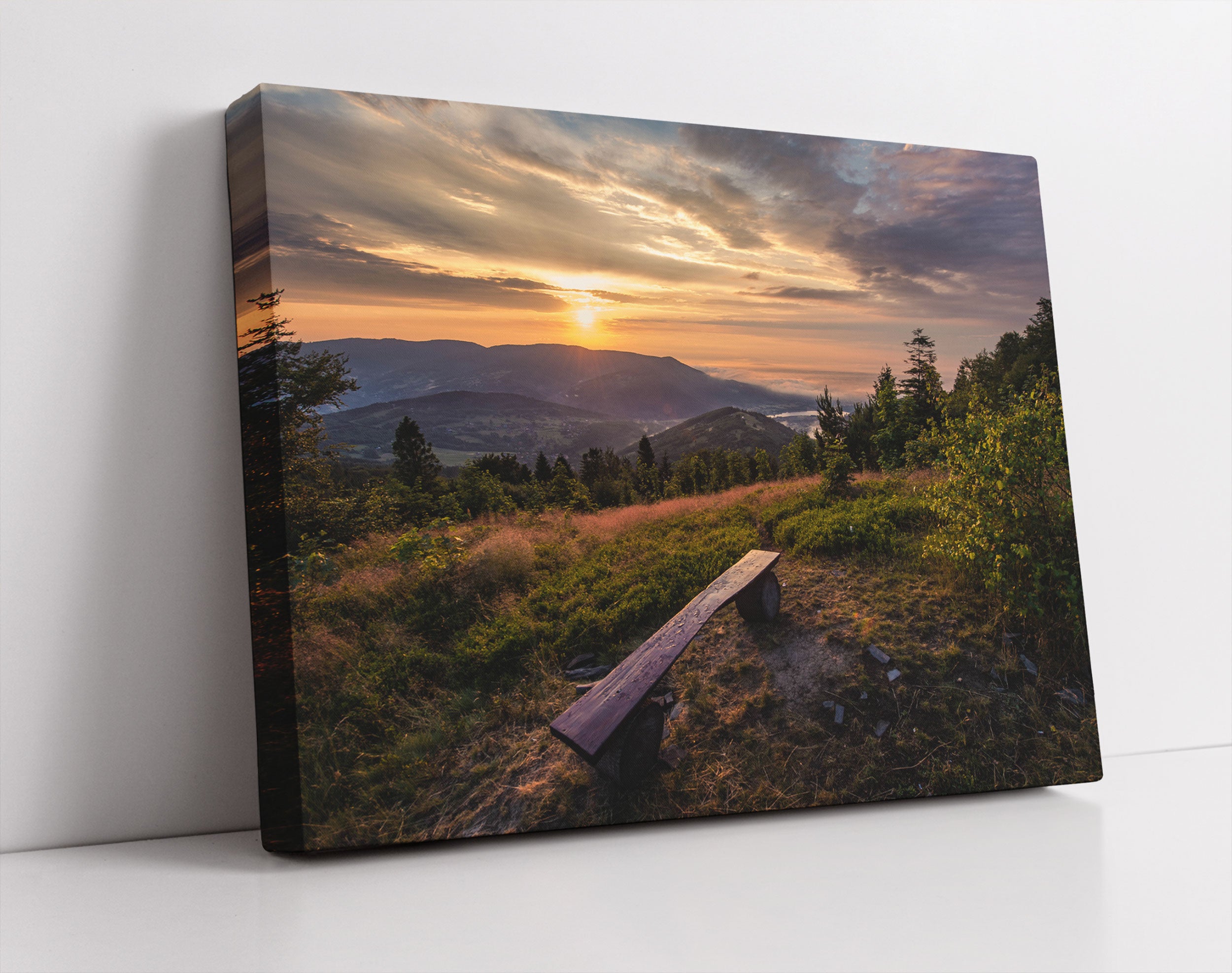 Bank auf Berggipfel bei Sonnenuntergang - Leinwandbild