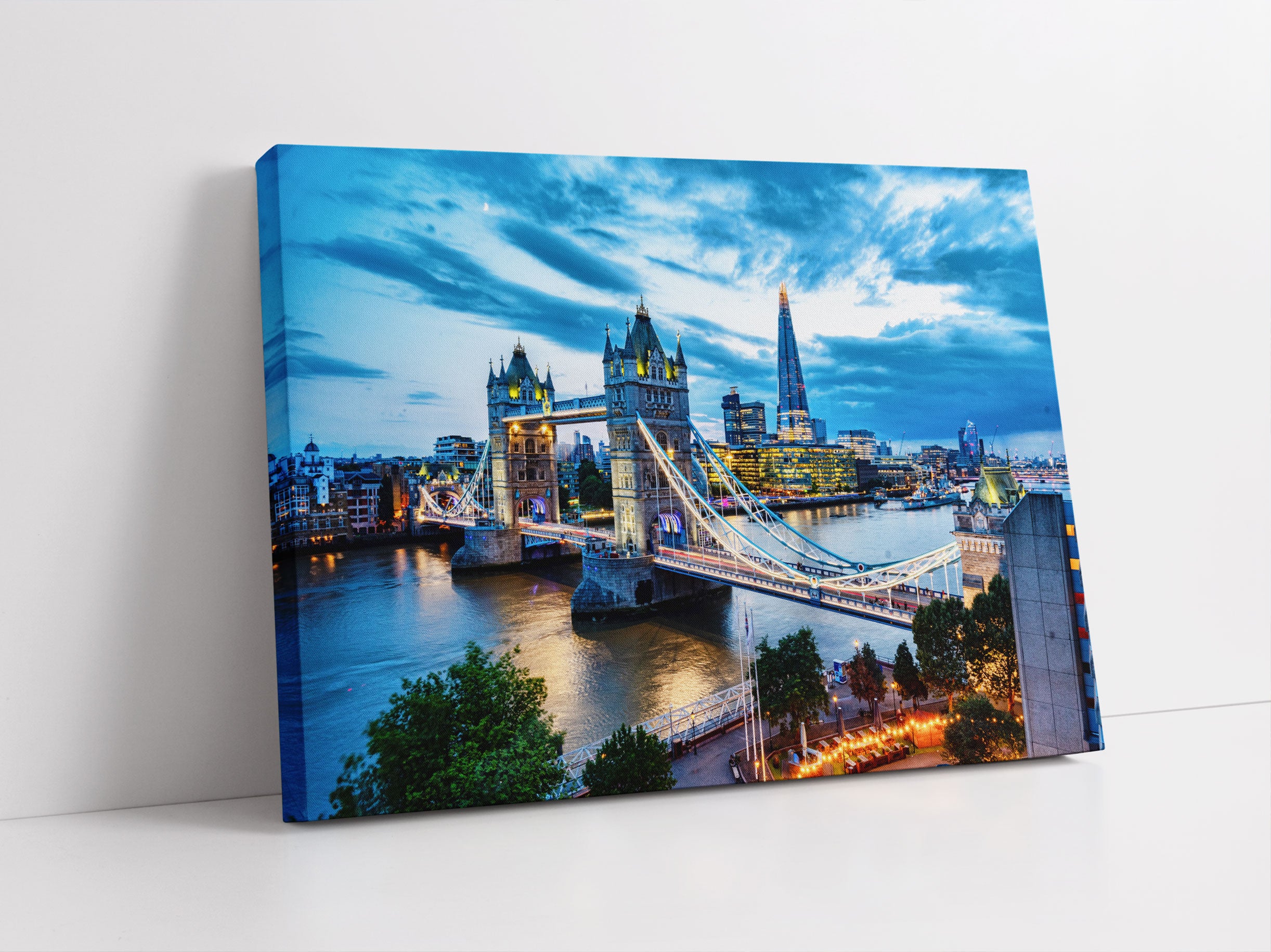 Beleuchtete Tower Bridge am Abend Leinwandbild Studio