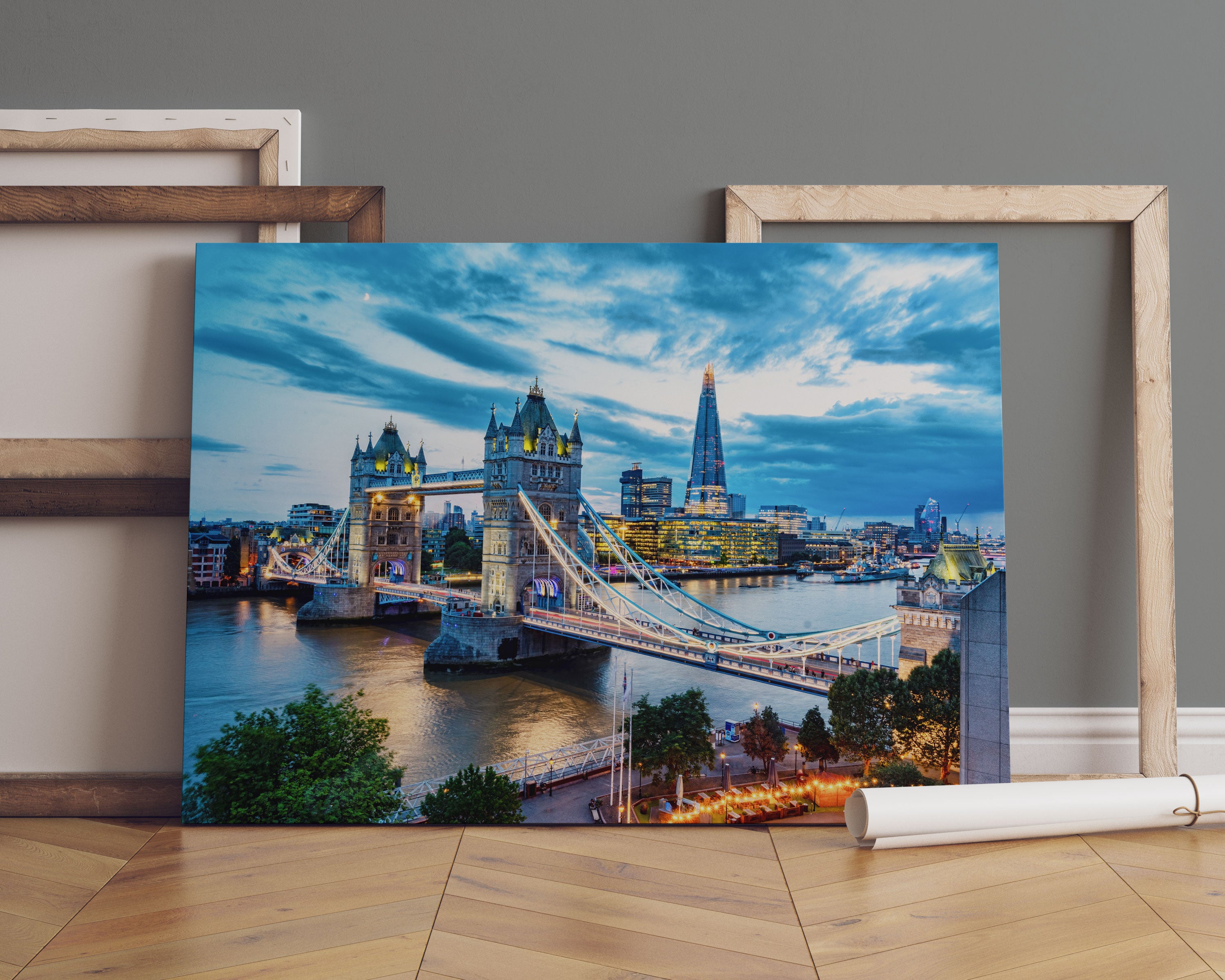 Beleuchtete Tower Bridge am Abend Leinwandbild Sofa