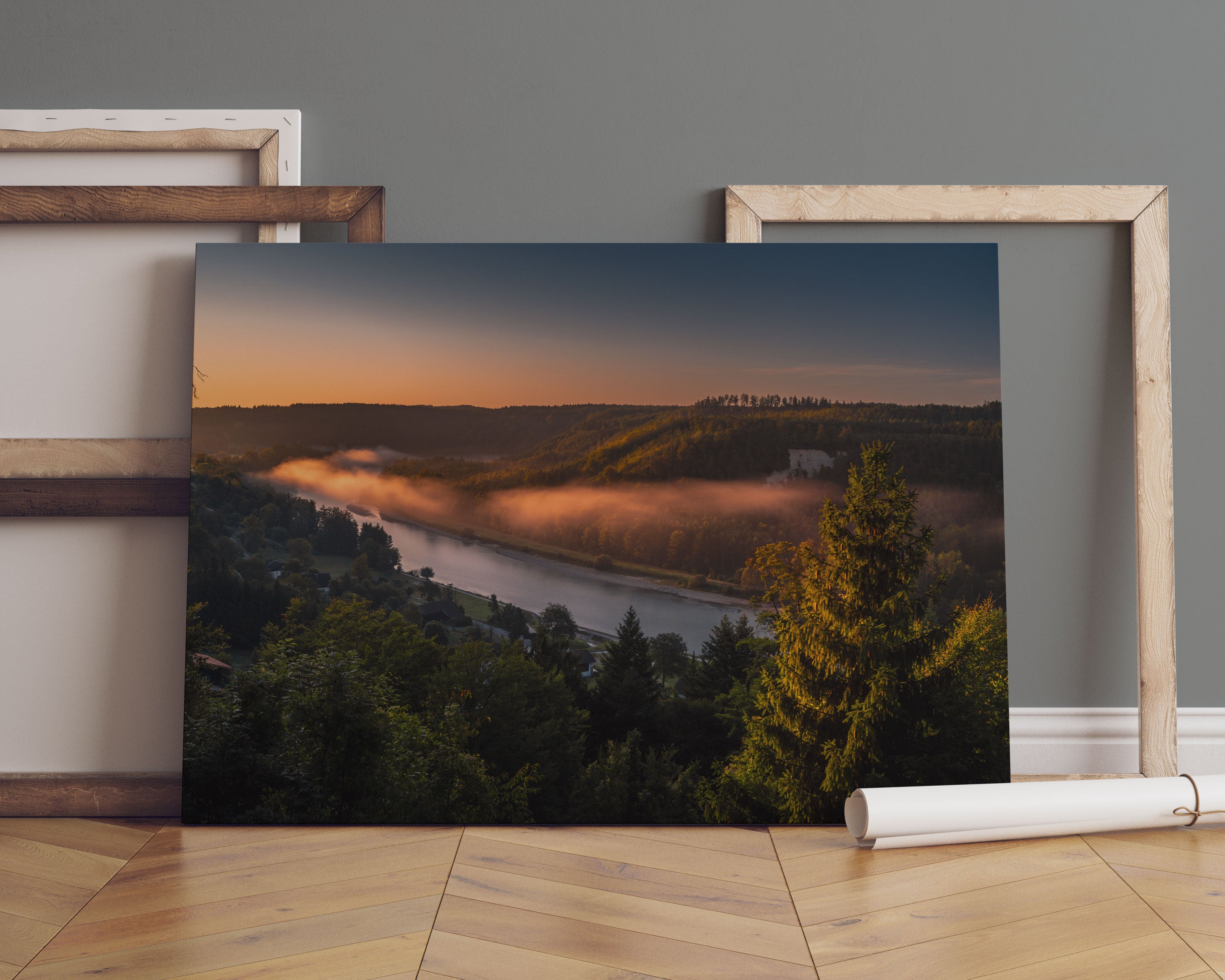 Nebel über Fluss in Waldlandschaft Leinwandbild Sofa