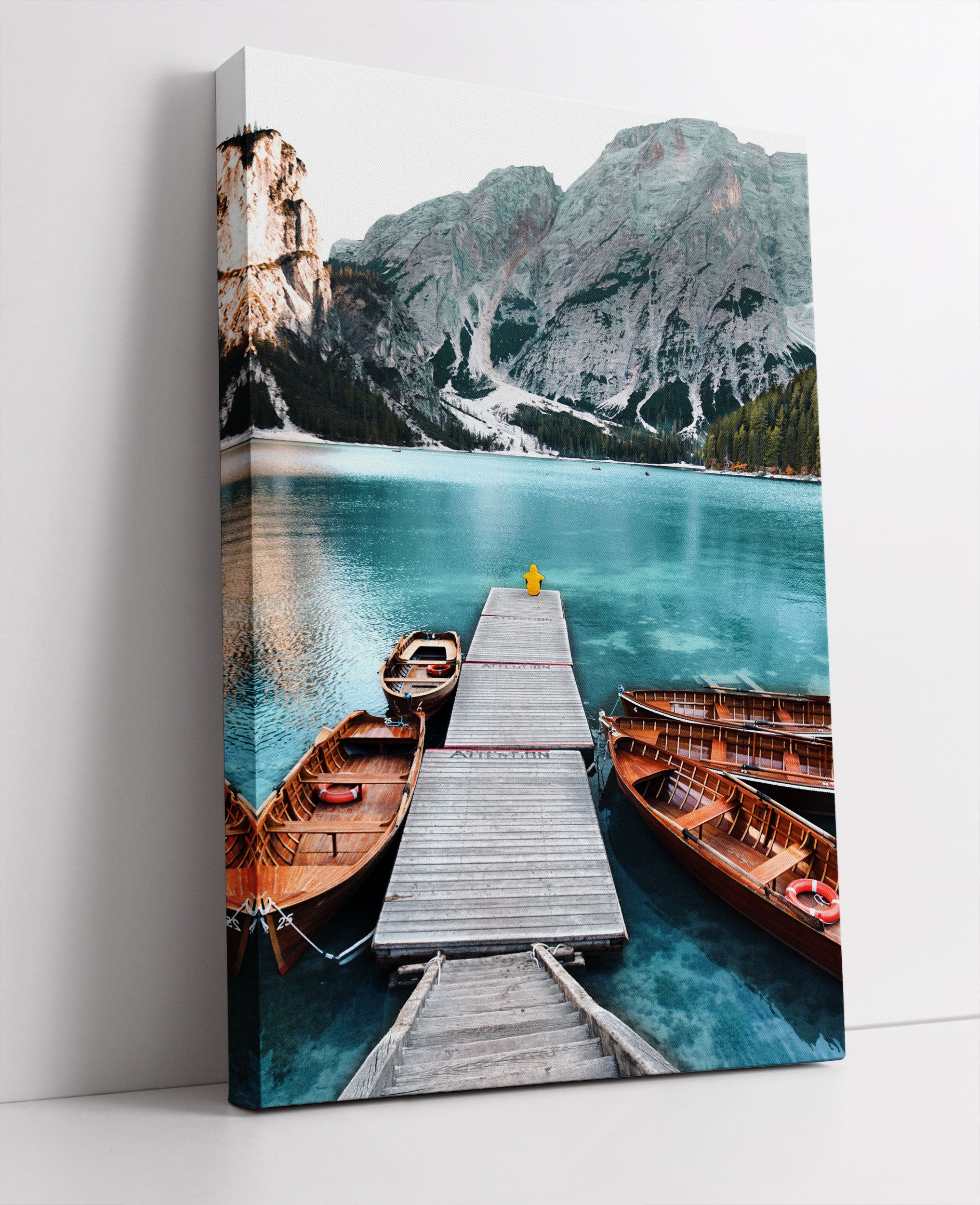 Bootssteg und Berge am Pragser Wildsee Leinwandbild Studio