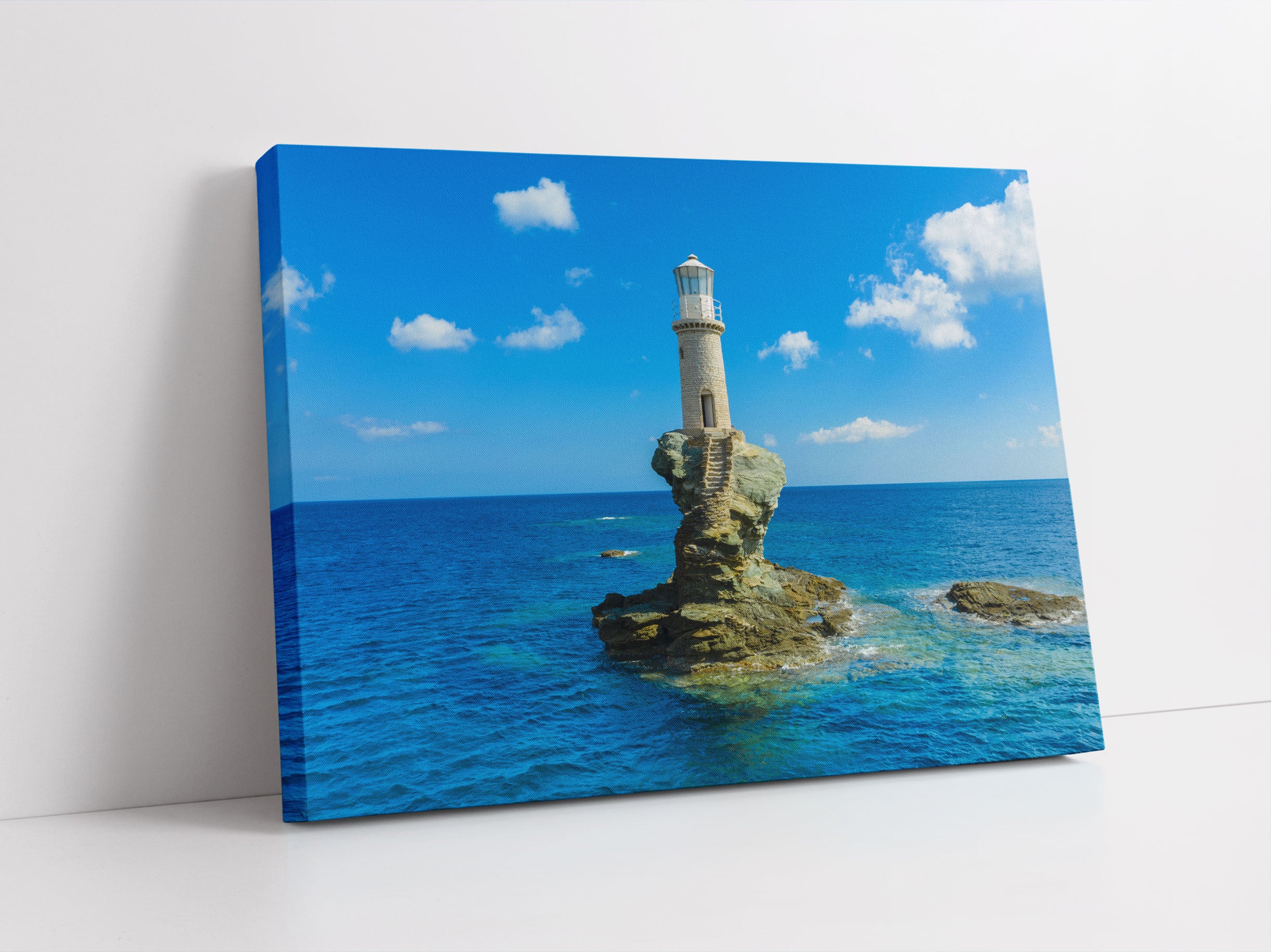 Leuchtturm auf kleiner Insel im Meer Leinwandbild Studio