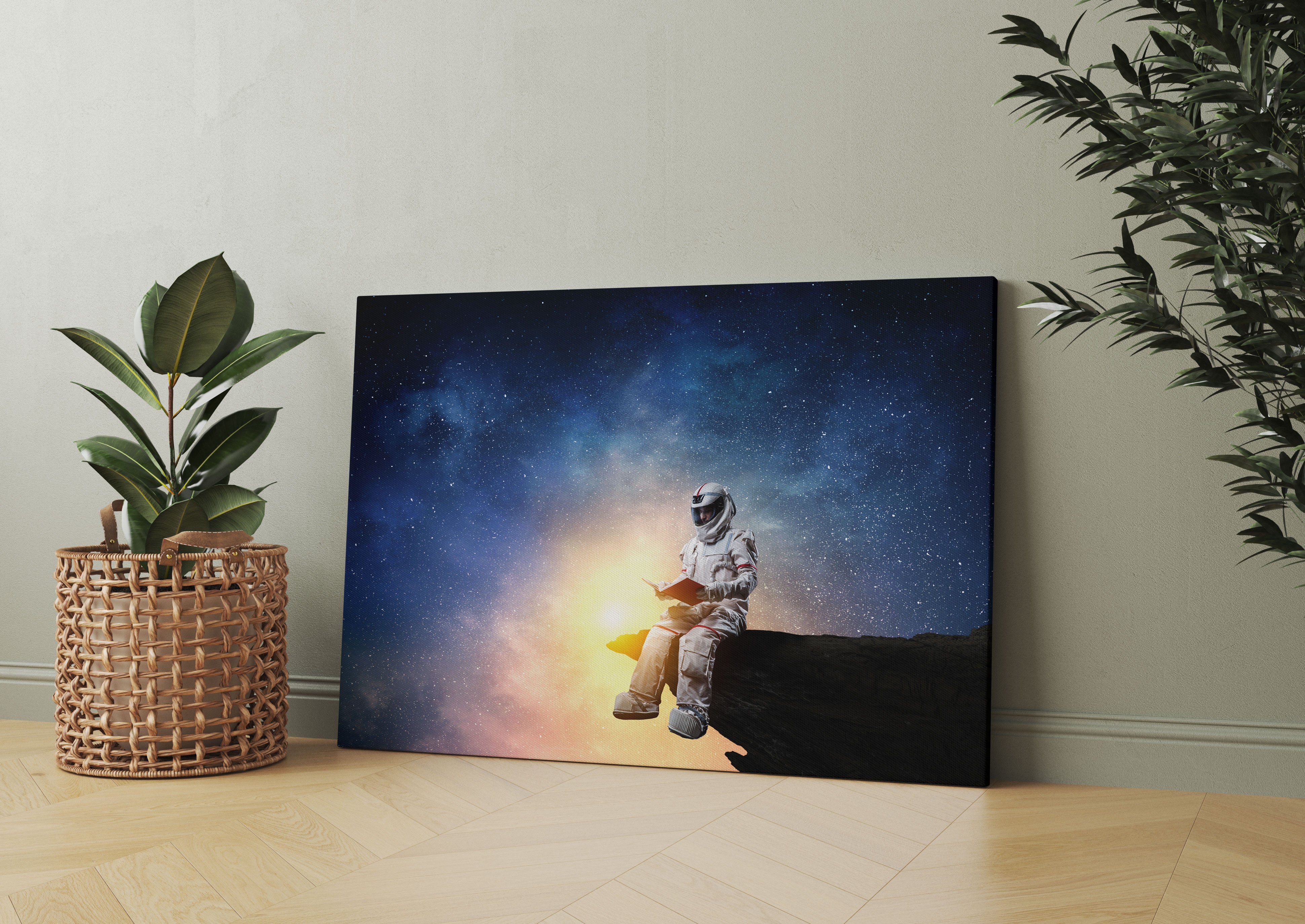 Lesender Astronaut auf Vorsprung vor Galaxie Leinwandbild Wohnzimmer