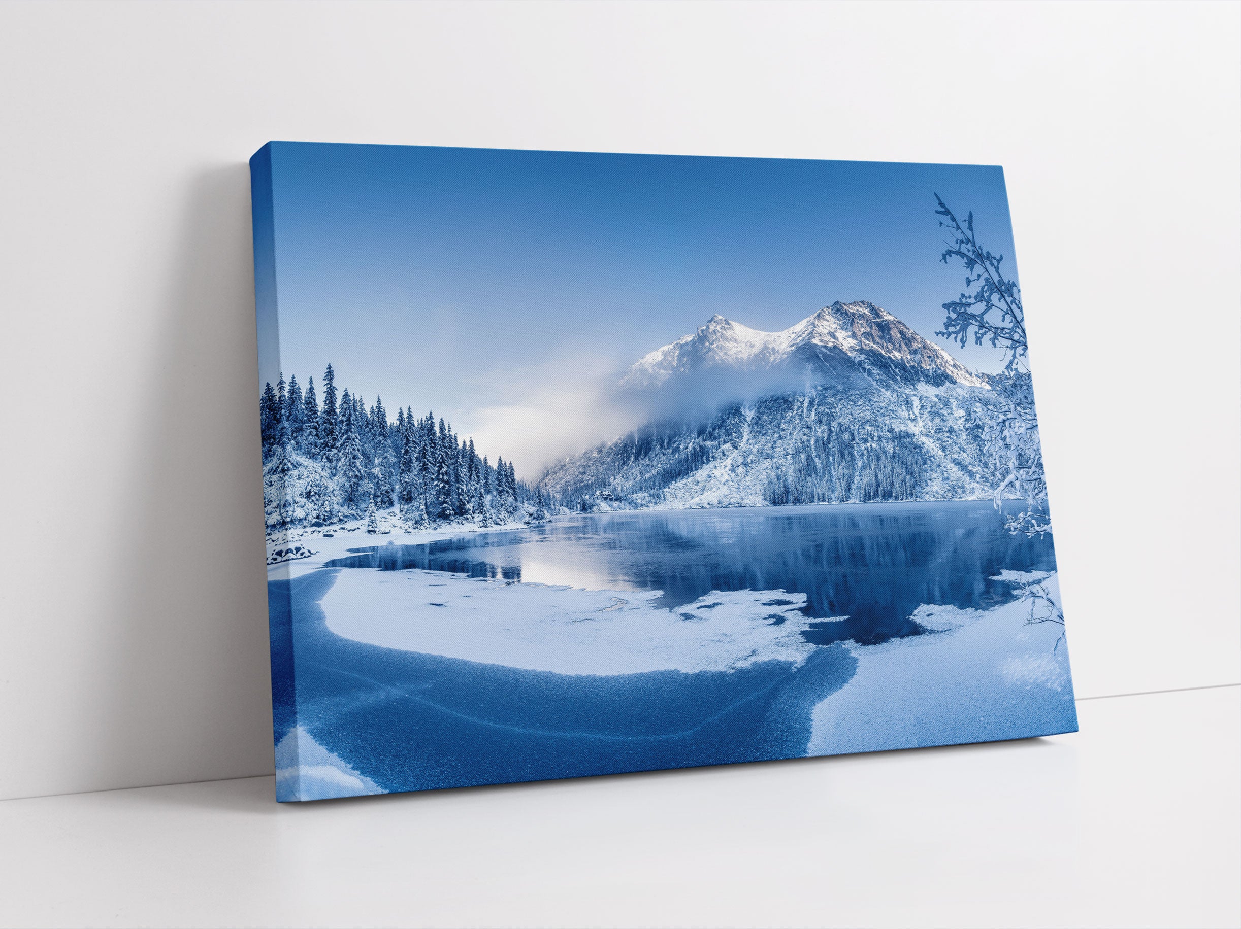 Winterlandschaft mit gefrorenem Bergsee Leinwandbild Studio