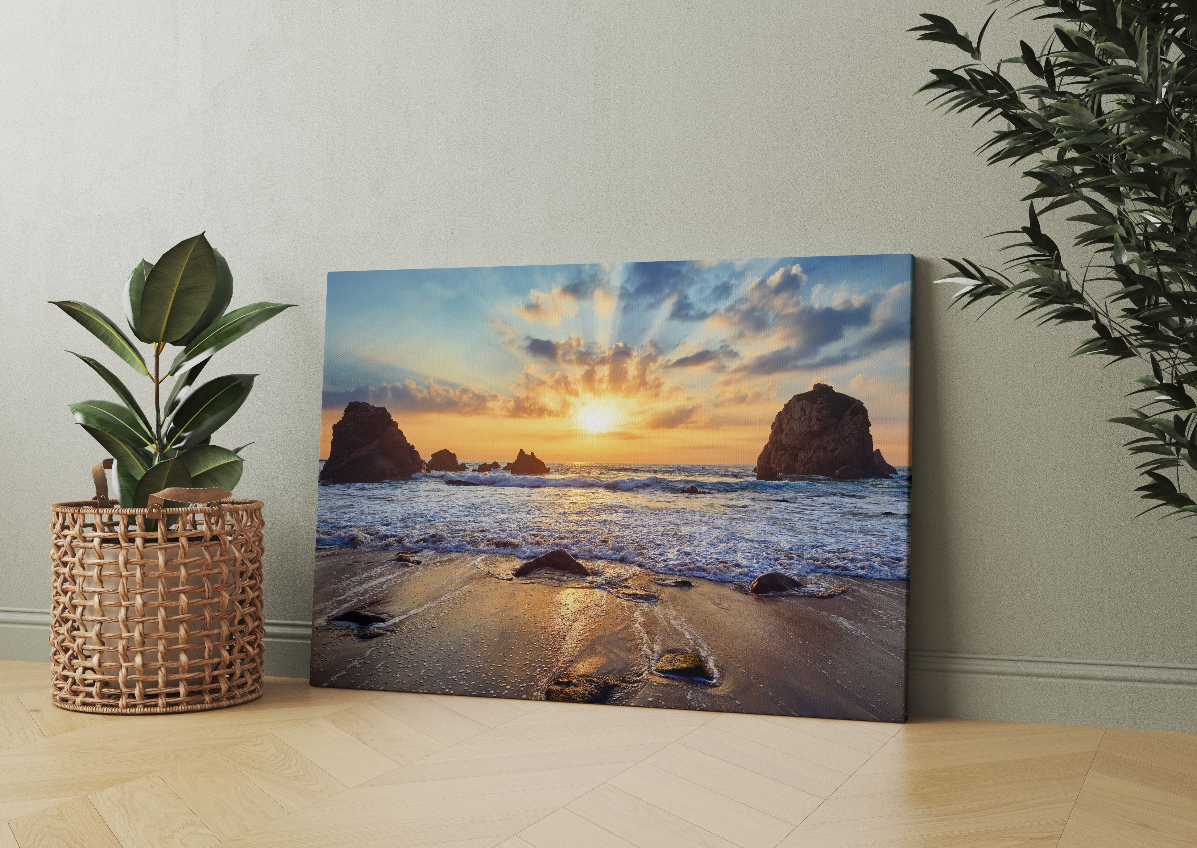 Sandstrand mit Felsen im Sonnenuntergang Leinwandbild Wohnzimmer