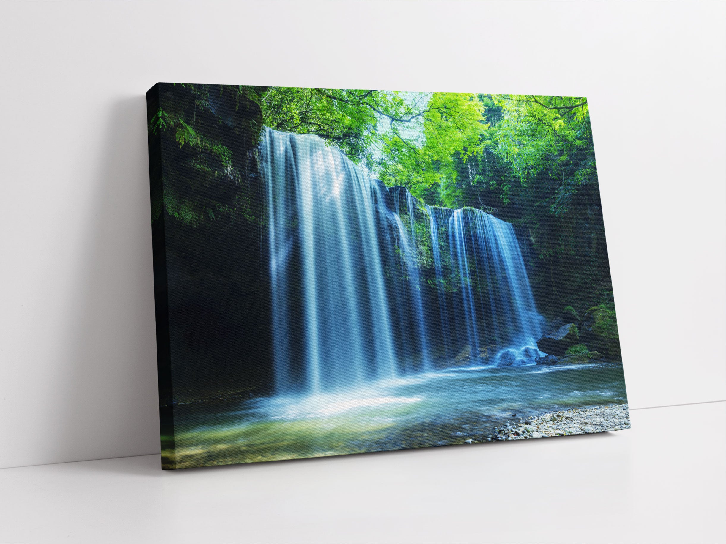 Tropischer Wasserfall im Wald Leinwandbild Studio