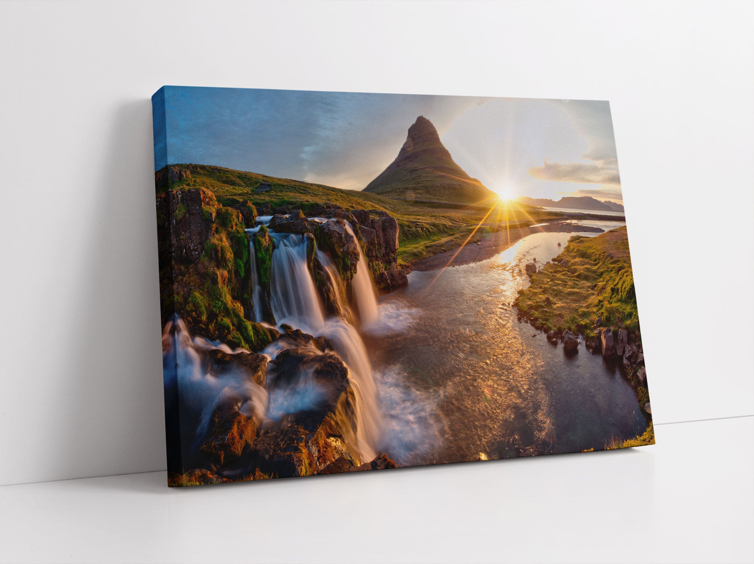 Wasserfall in Isalnd bei Sonnenuntergang Leinwandbild Studio