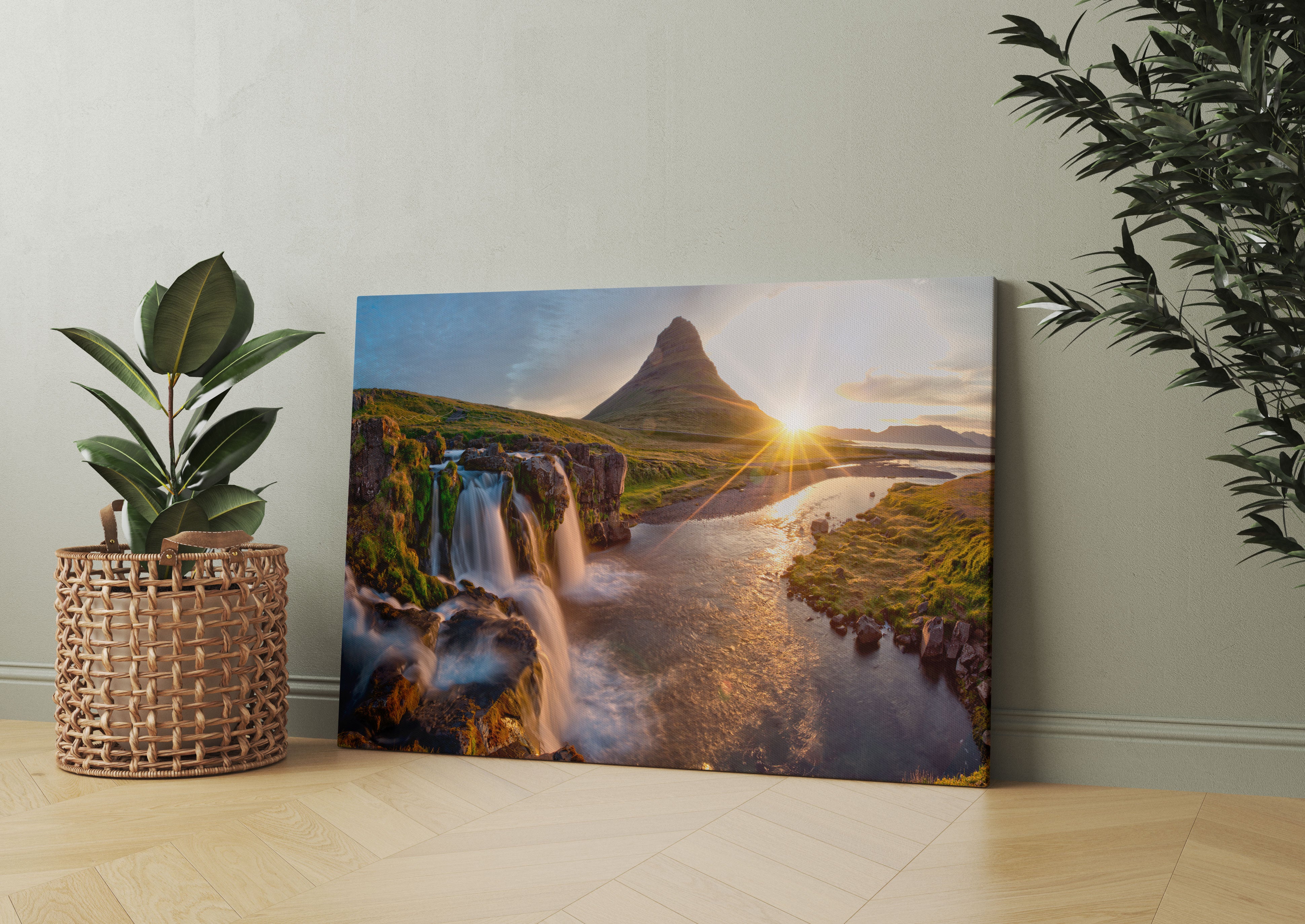 Wasserfall in Isalnd bei Sonnenuntergang Leinwandbild Wohnzimmer