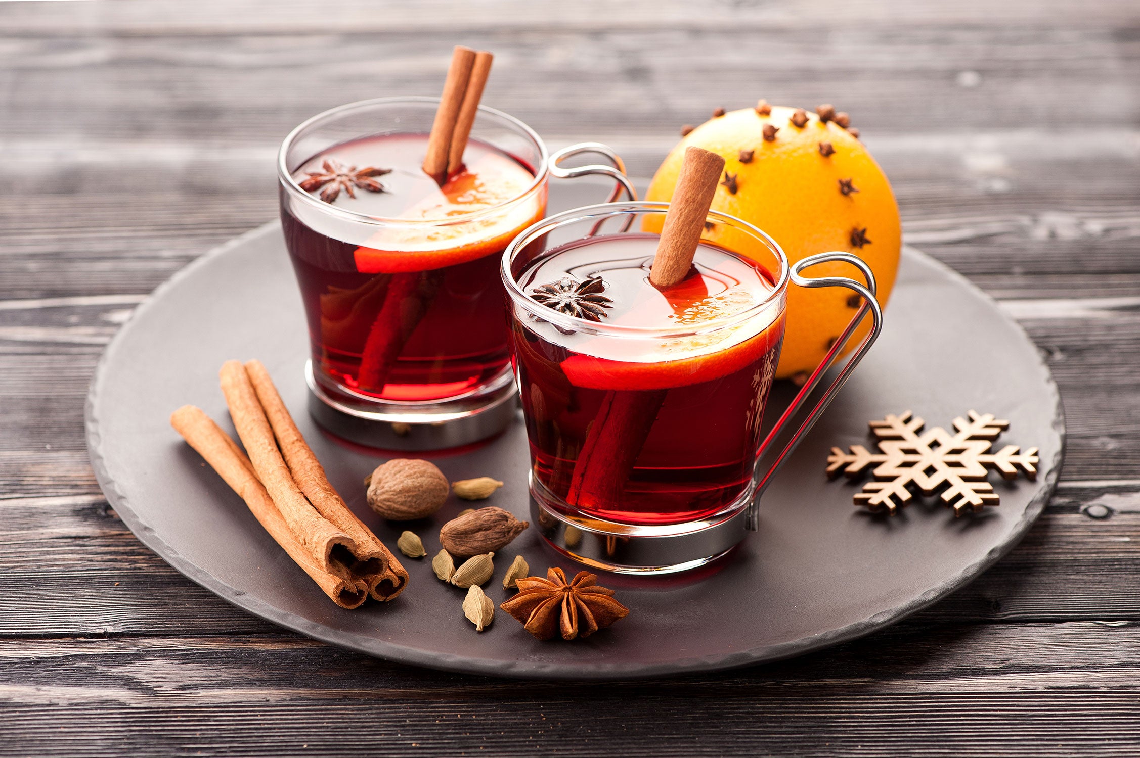 Aromatischer Glühwein mit Zimt, Glasbild