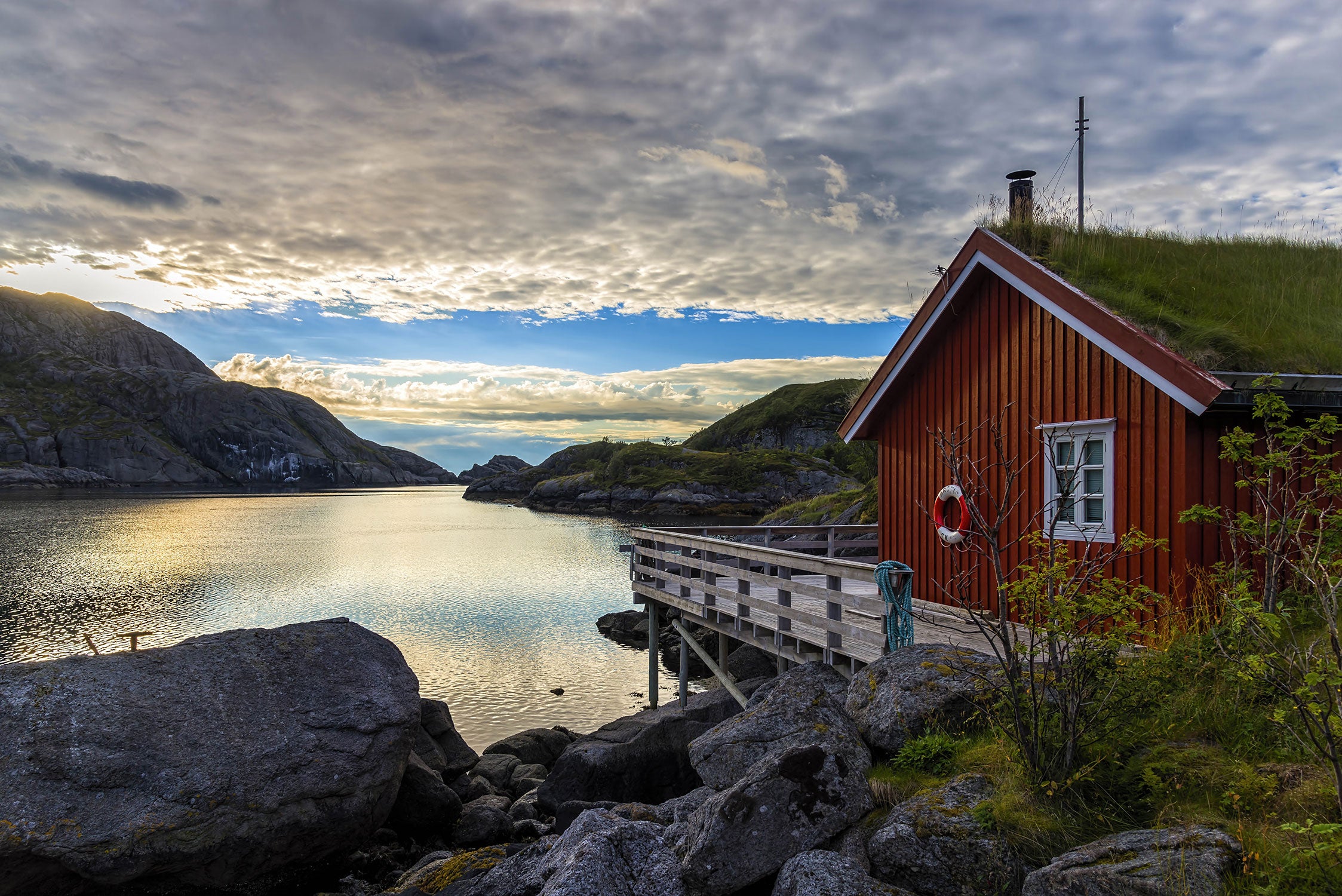 Sonnenaufgang am Fjord Norwegens, Glasbild