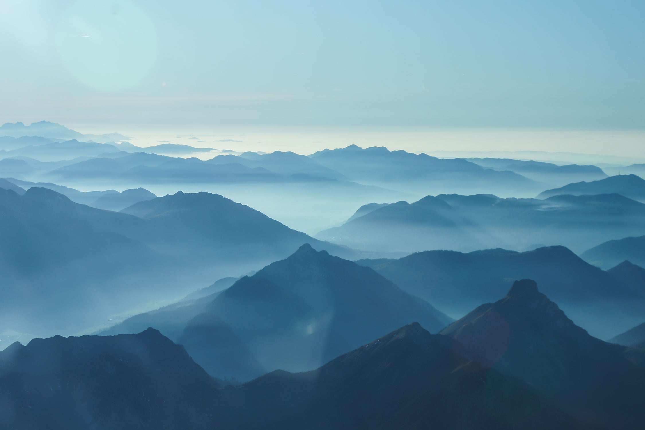 Wunderschöne Alpenberge, Glasbild