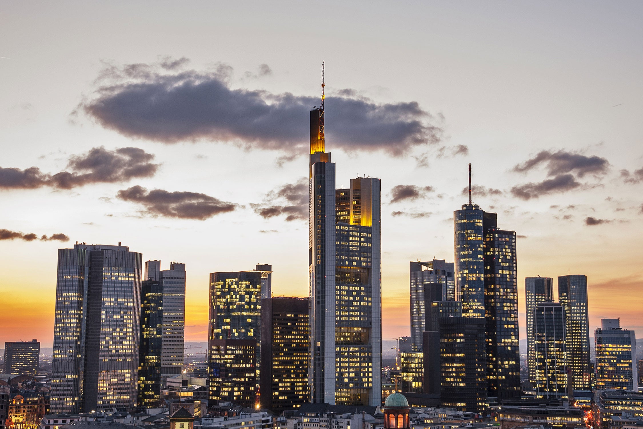 Wolkenkratzer bei Sonnenuntergang, Glasbild