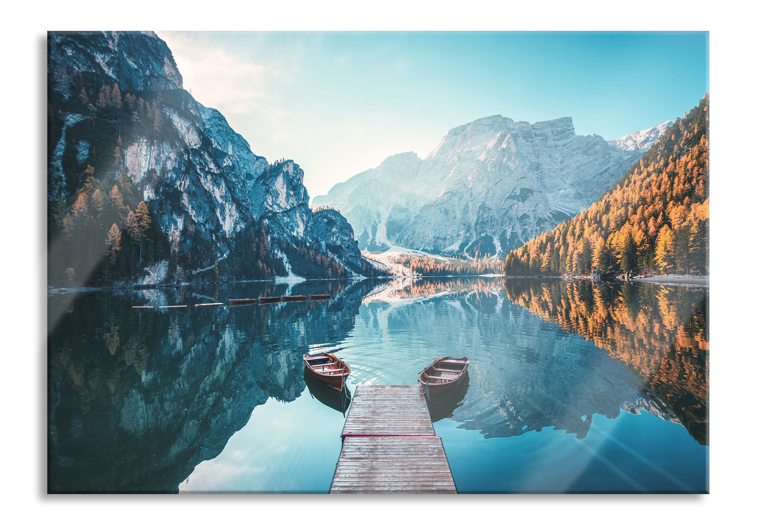 Boote am Steg des Pragser Wildsee, Glasbild