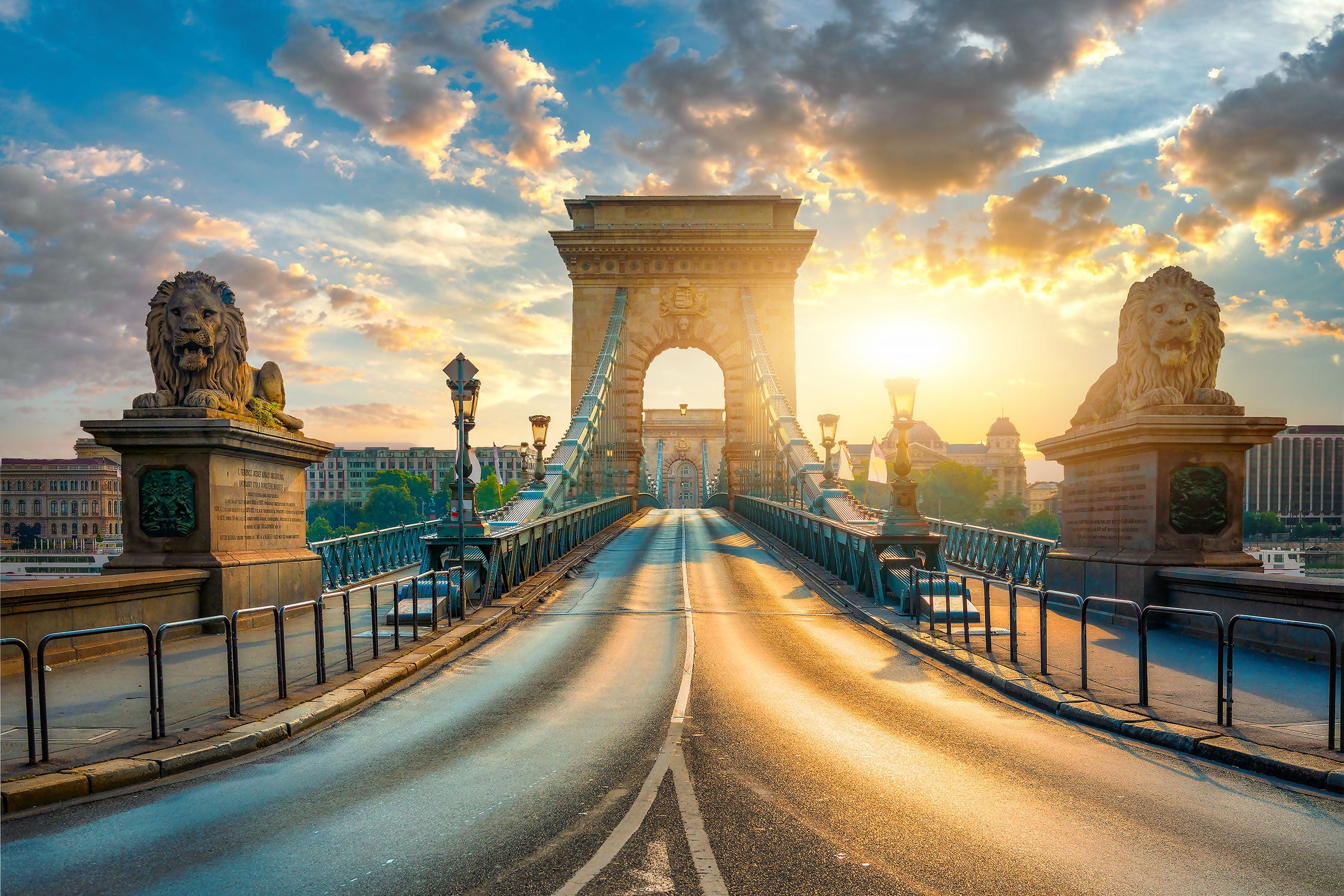 Brücke in Budapest bei Sonnenuntergang, Glasbild