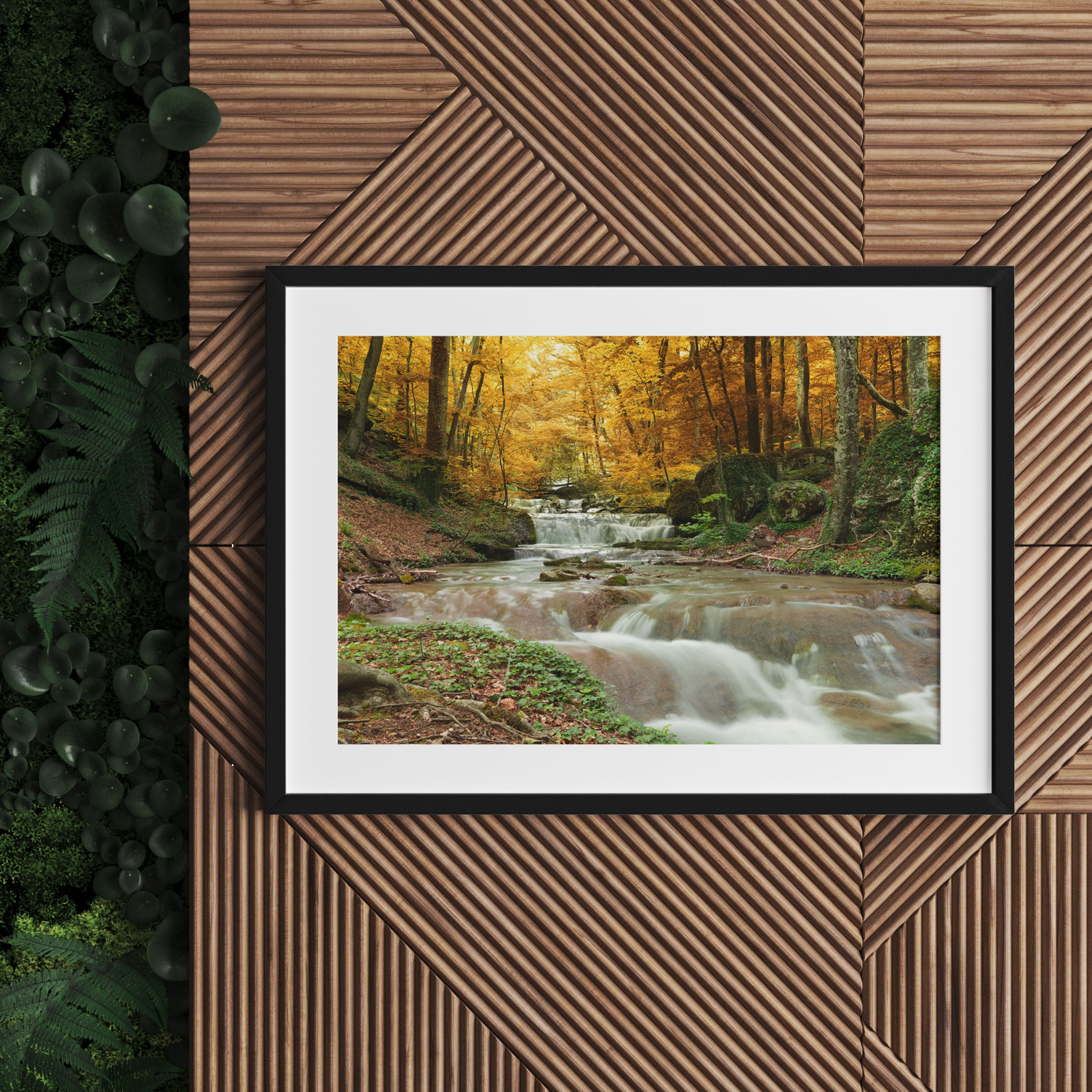 Waldbach im Herbst, Gerahmtes Bild