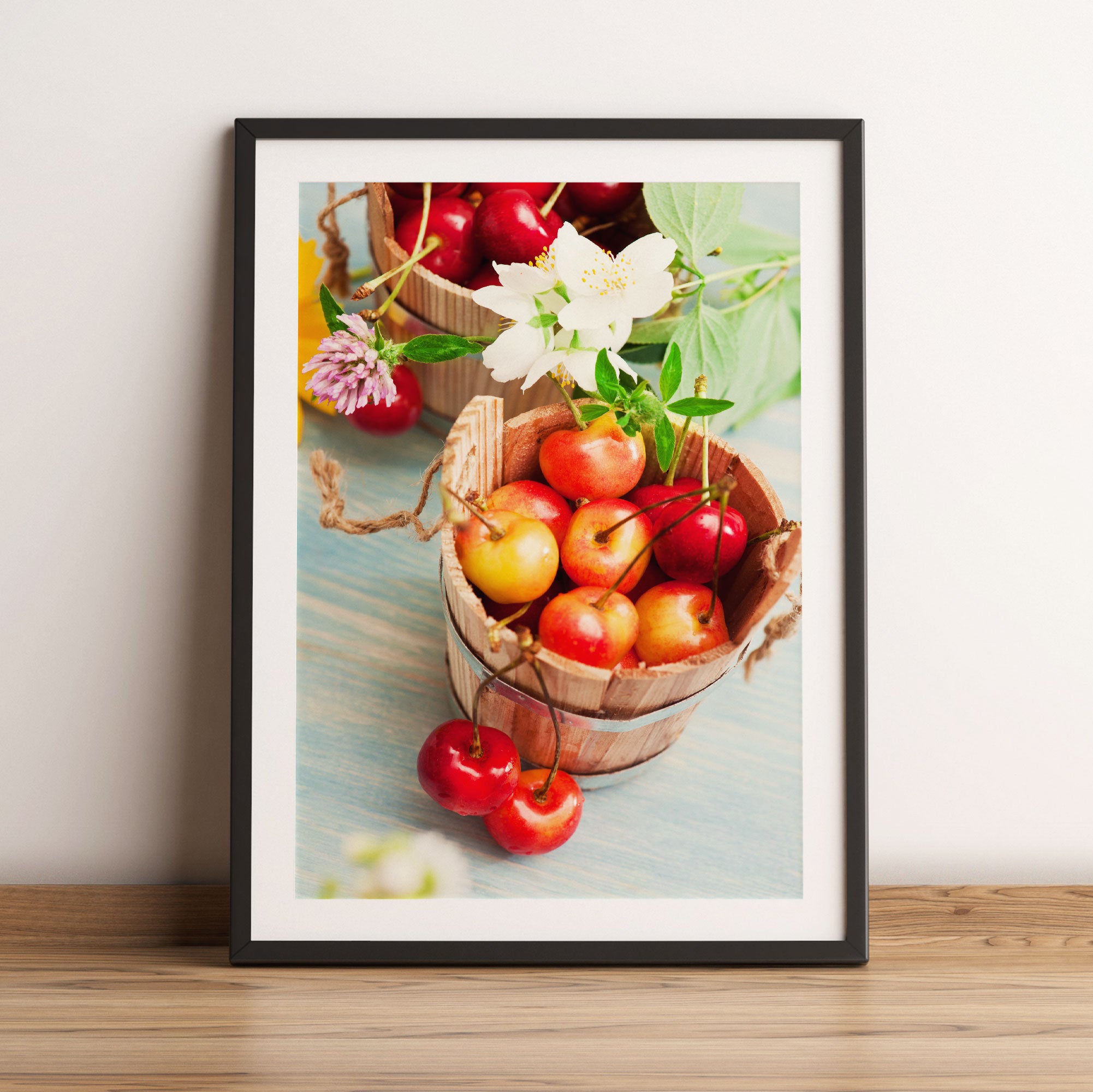 Bucket of cherries, Gerahmtes Bild