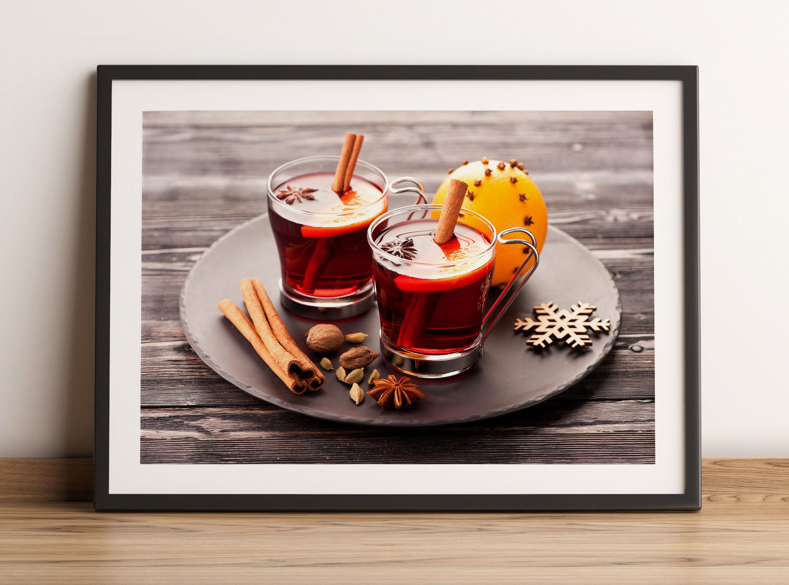 Aromatischer Glühwein mit Zimt, Gerahmtes Bild