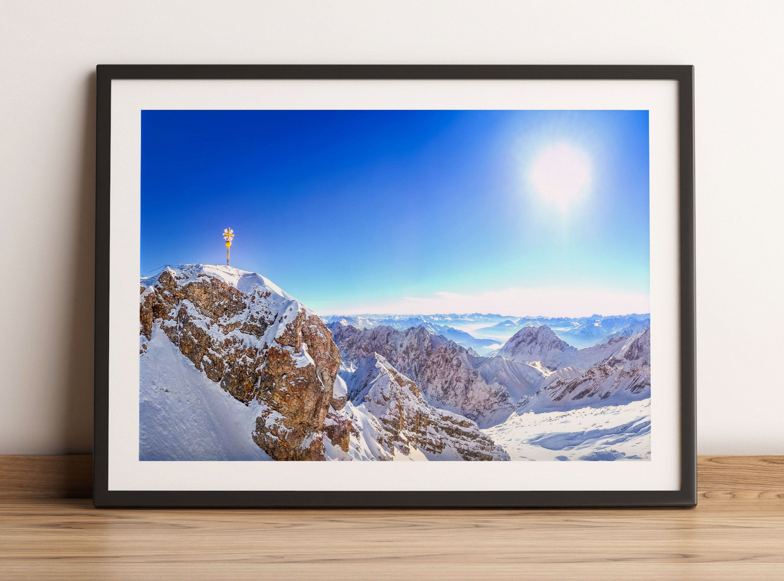 Zugspitze im Sonnenlicht, Gerahmtes Bild