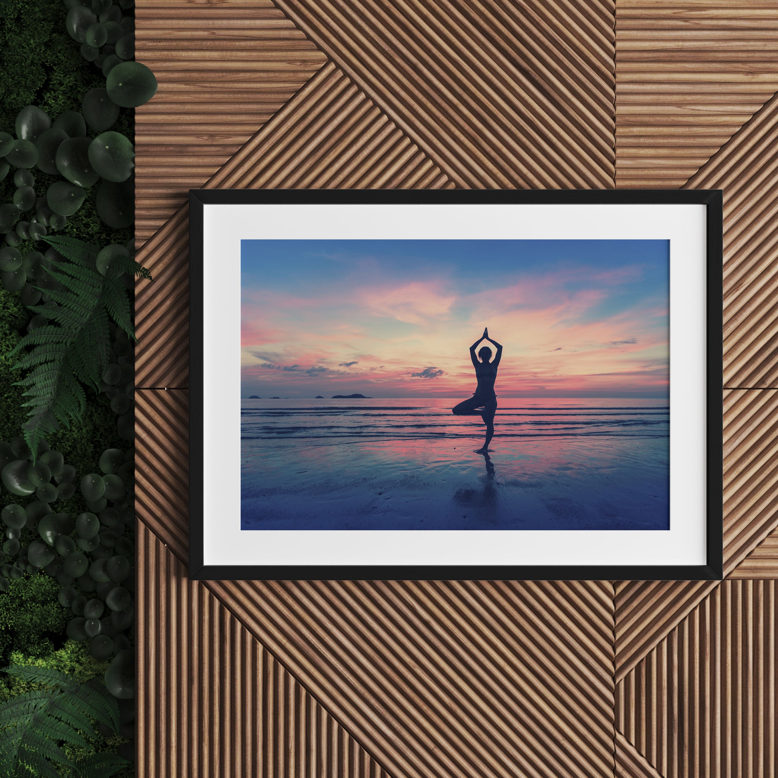 Yoga am Strand, Gerahmtes Bild