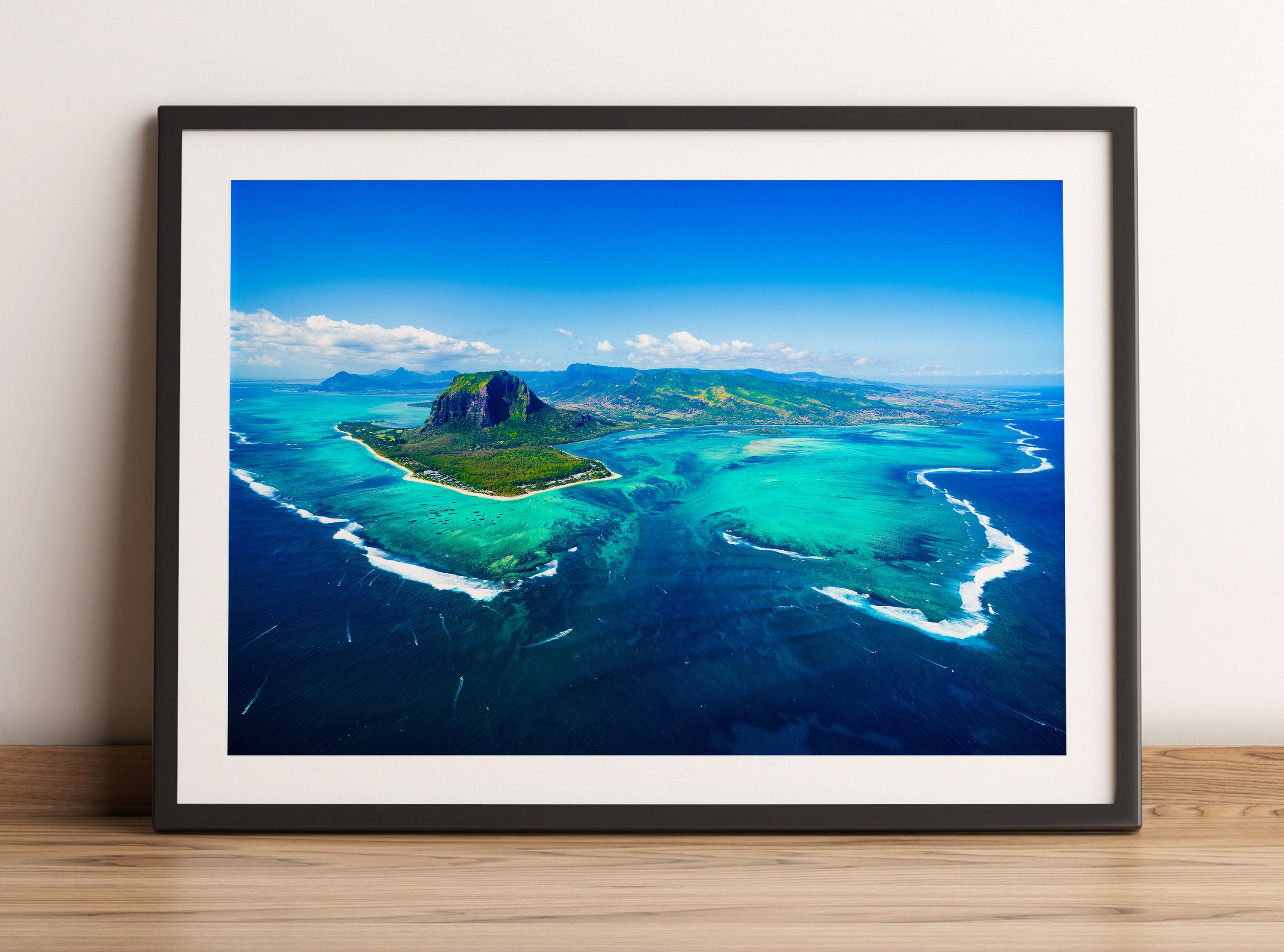 Blick von oben auf die Trauminsel Mauritius, Gerahmtes Bild