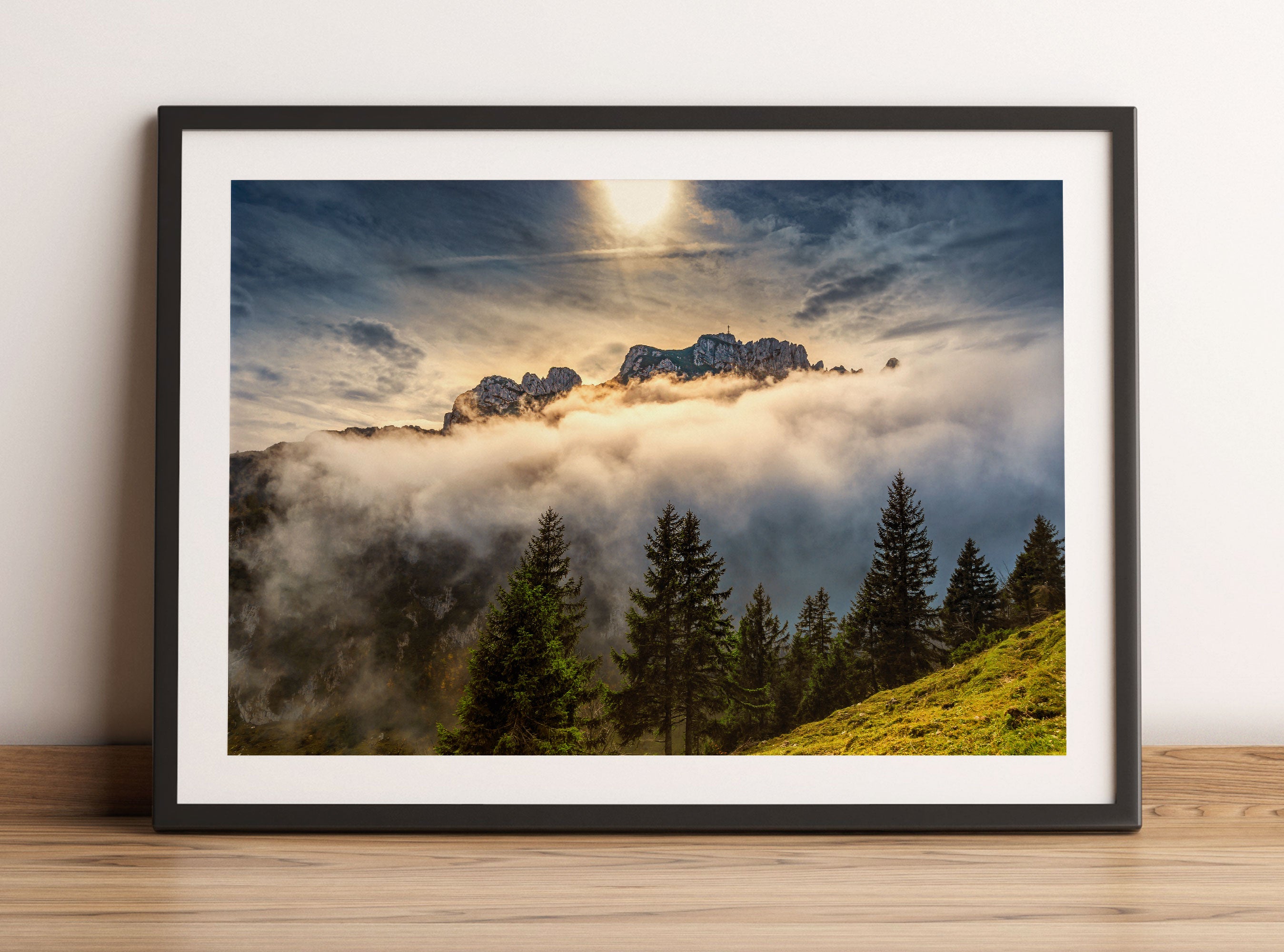 Aufsteigende Wolken in den Dolomiten, Gerahmtes Bild