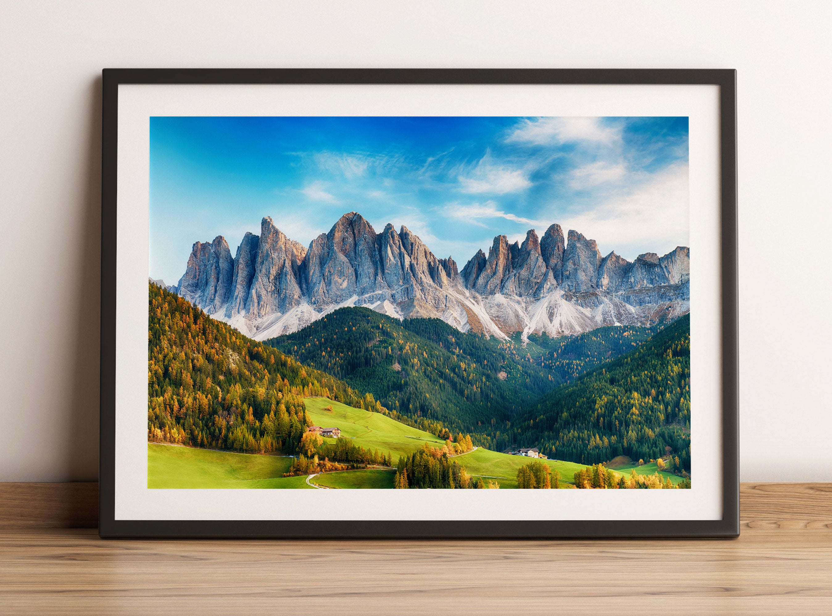 Bunte Waldlandschaft vor den Dolomiten, Gerahmtes Bild